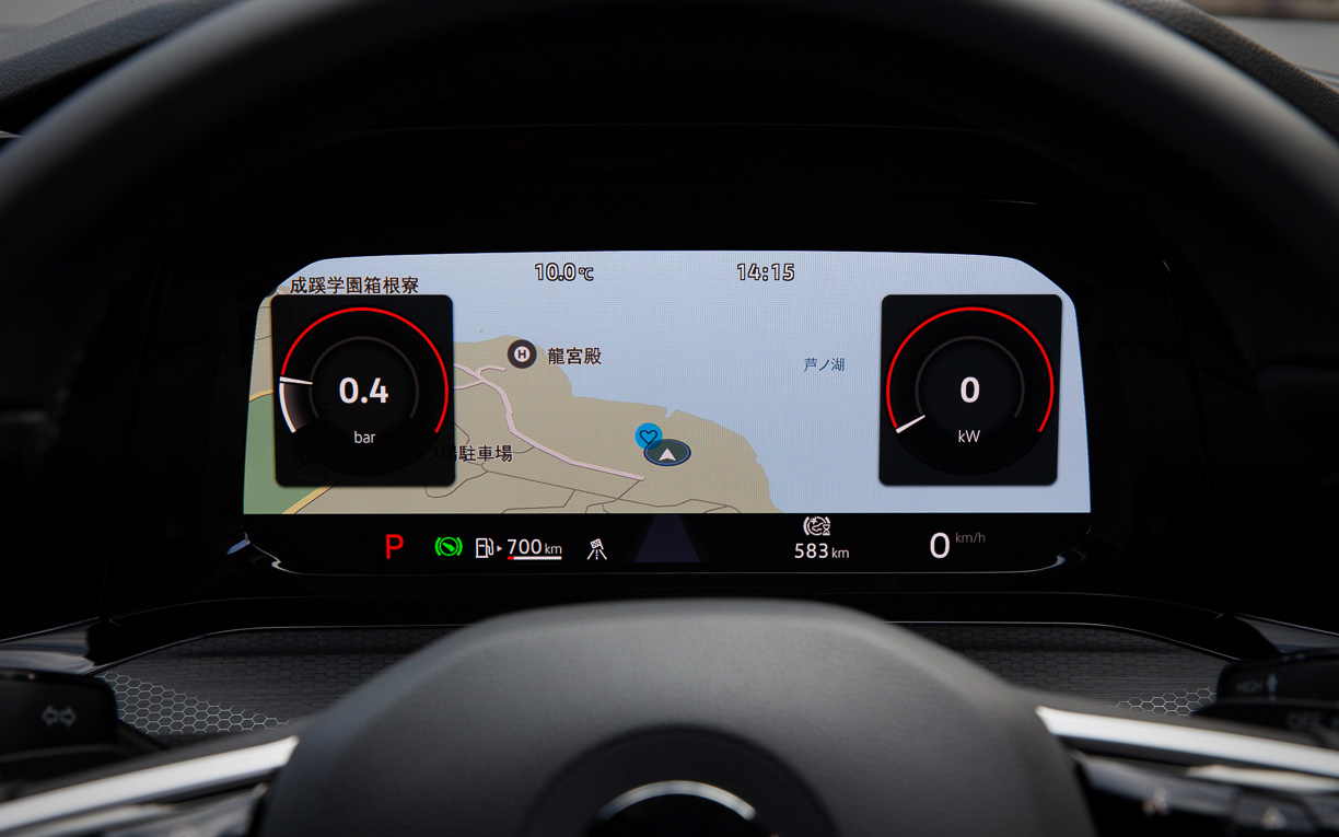 デジタルメータークラスター“Digital Cockpit Pro”にもタコメーターを中央に配置したGTI専用のグラフィックが施される