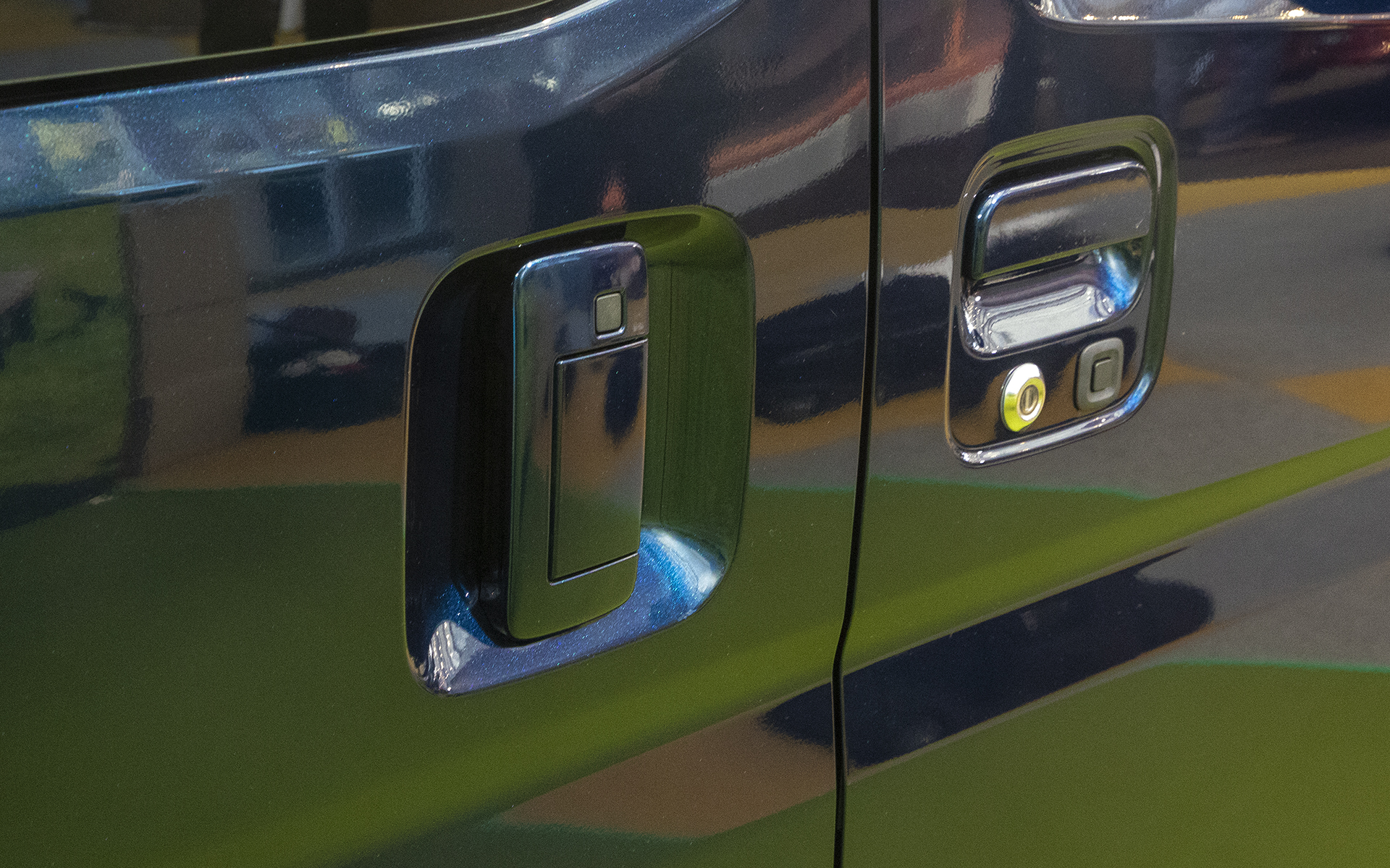 左右ともリアゲートはパワースライドドアとなっていてとても便利