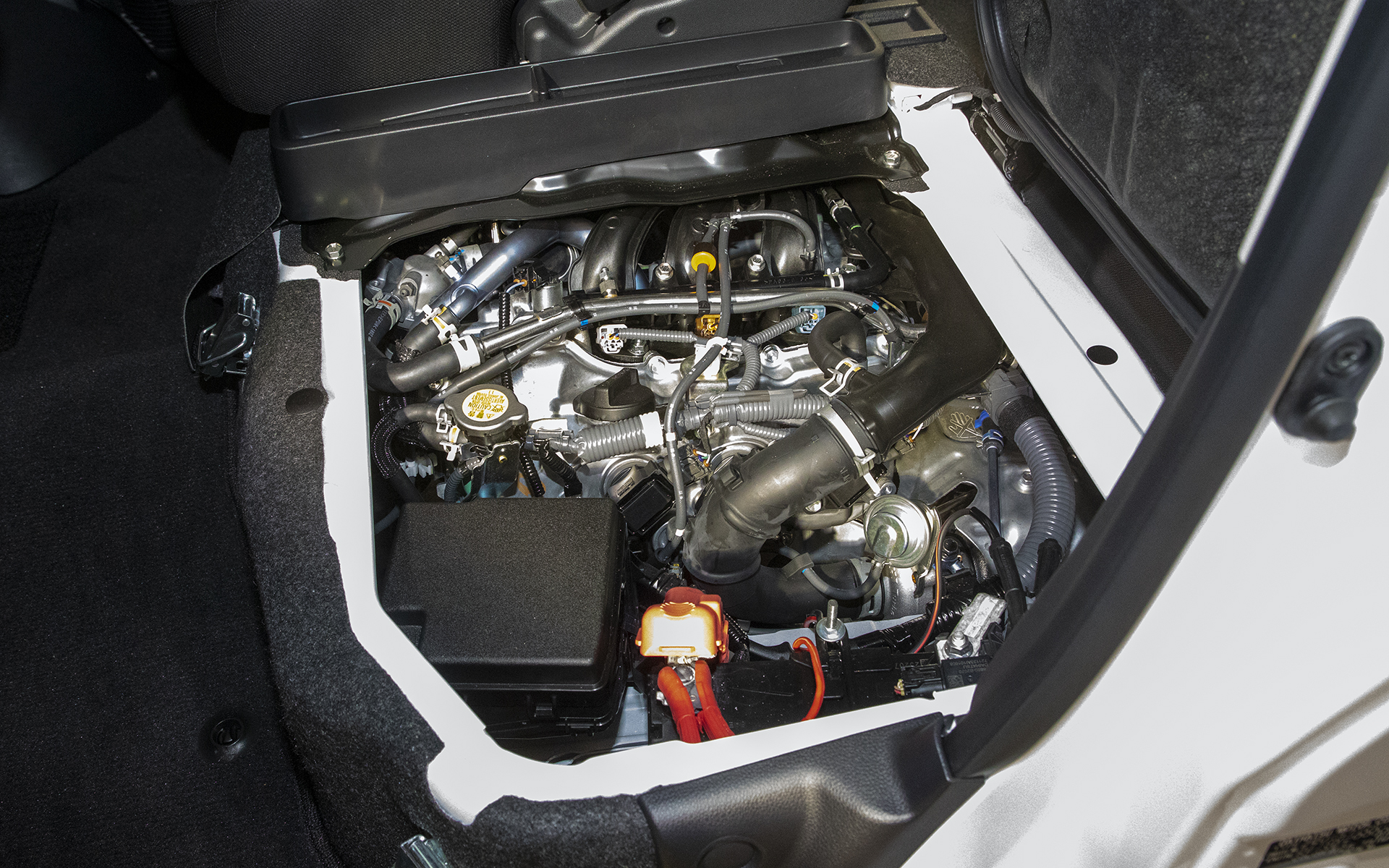 アトレーは全車にKF型水冷直列3気筒12バルブDOHCターボエンジンを搭載。トランスミッションはCVTのみ。燃料タンク容量は38L