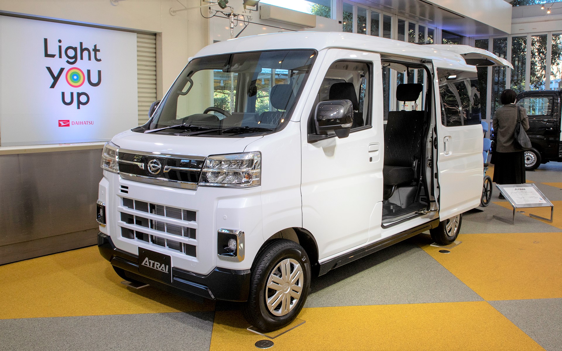 こちらは車いすを乗せることができるアトレー スローパー