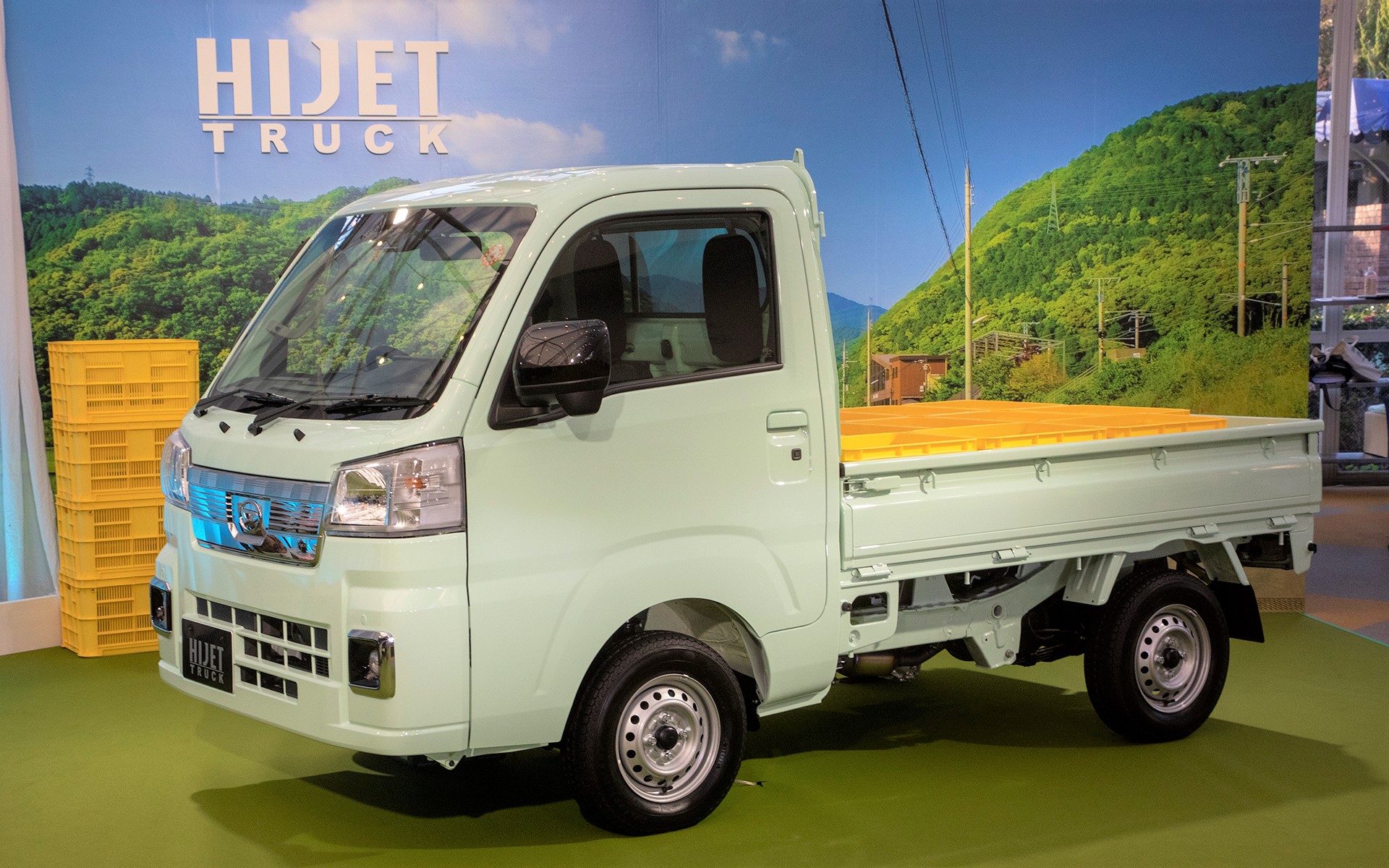 ハイゼット トラックはパワートレーンの刷新がトピック。ほかはプッシュ式エンジンスタート、キーフリーシステム、アイドリングストップのエコアイドルを採用