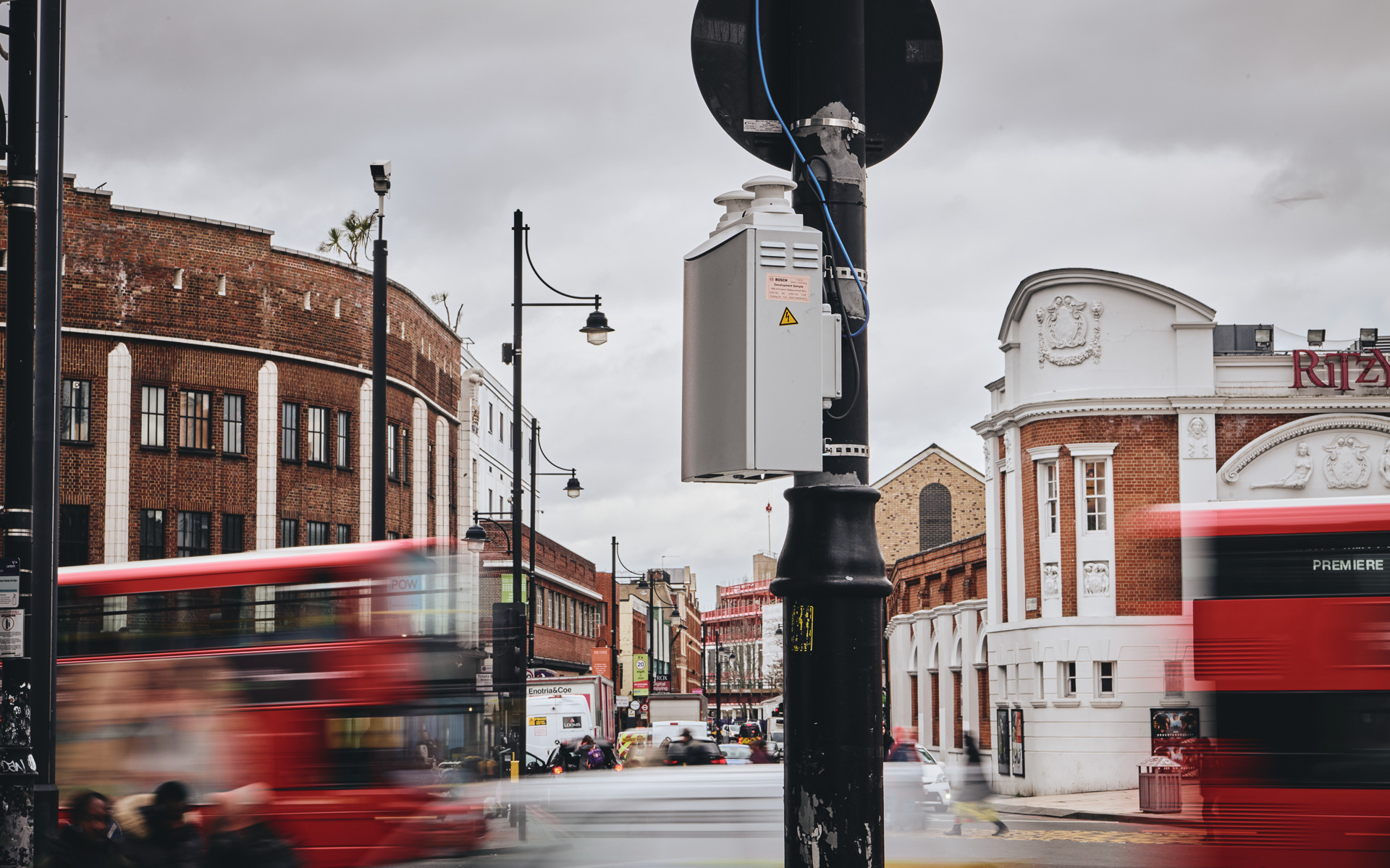交通監視カメラ