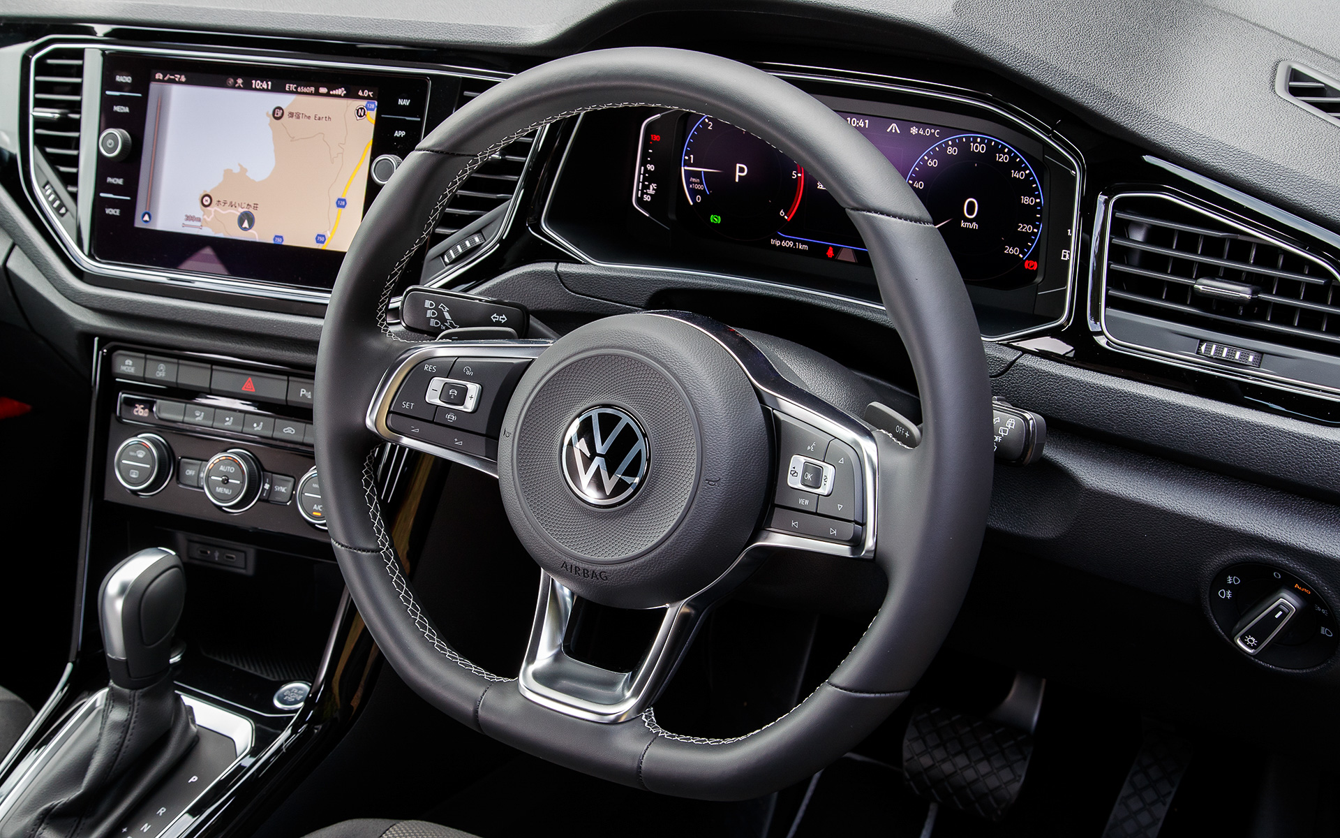 T-Roc TDI Black Styleのインテリア。インパネやシートの加飾がボディカラーと同系色でコーディネートされ、内外装で統一感を図っている