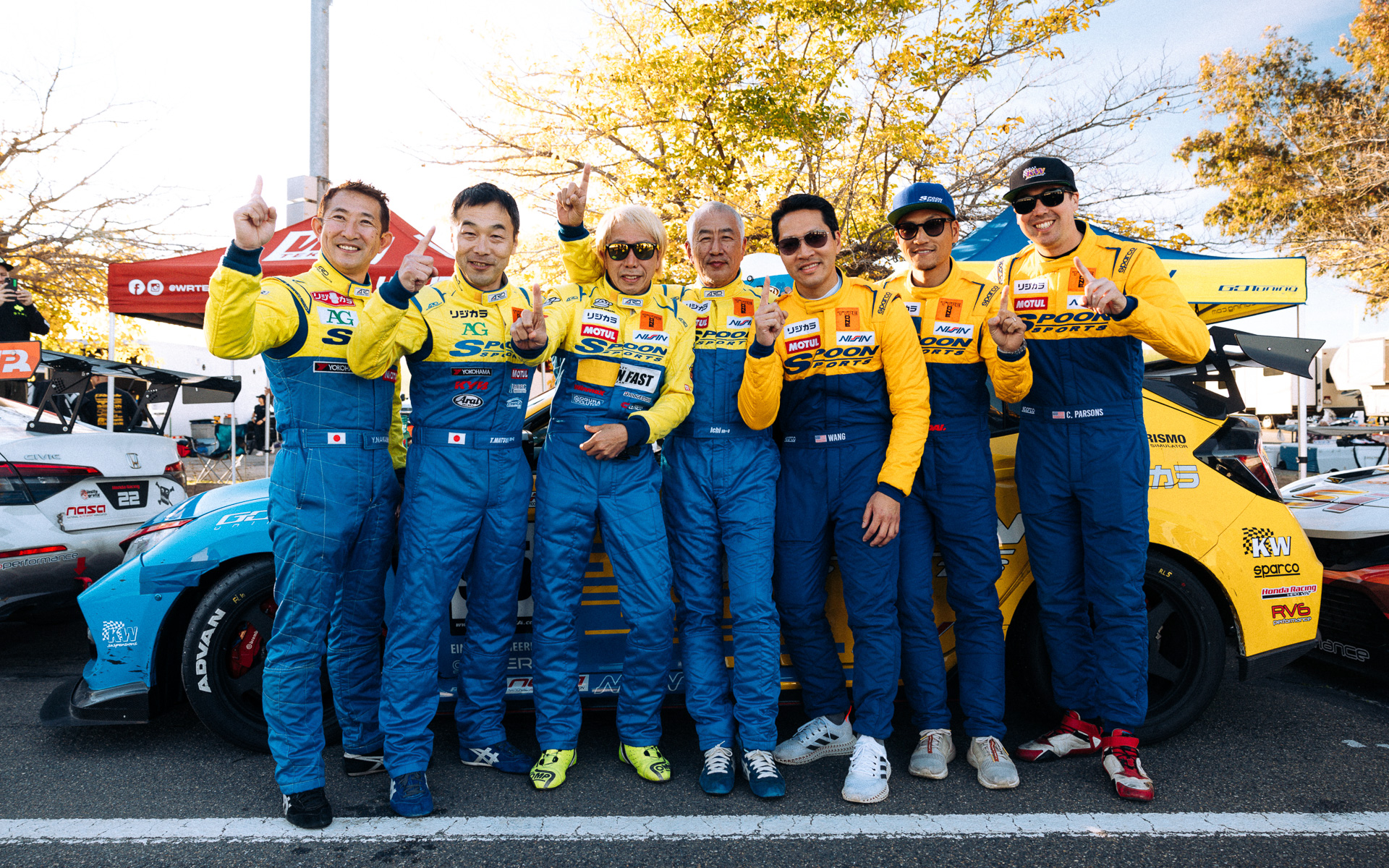 レース出走前のドライバーたち