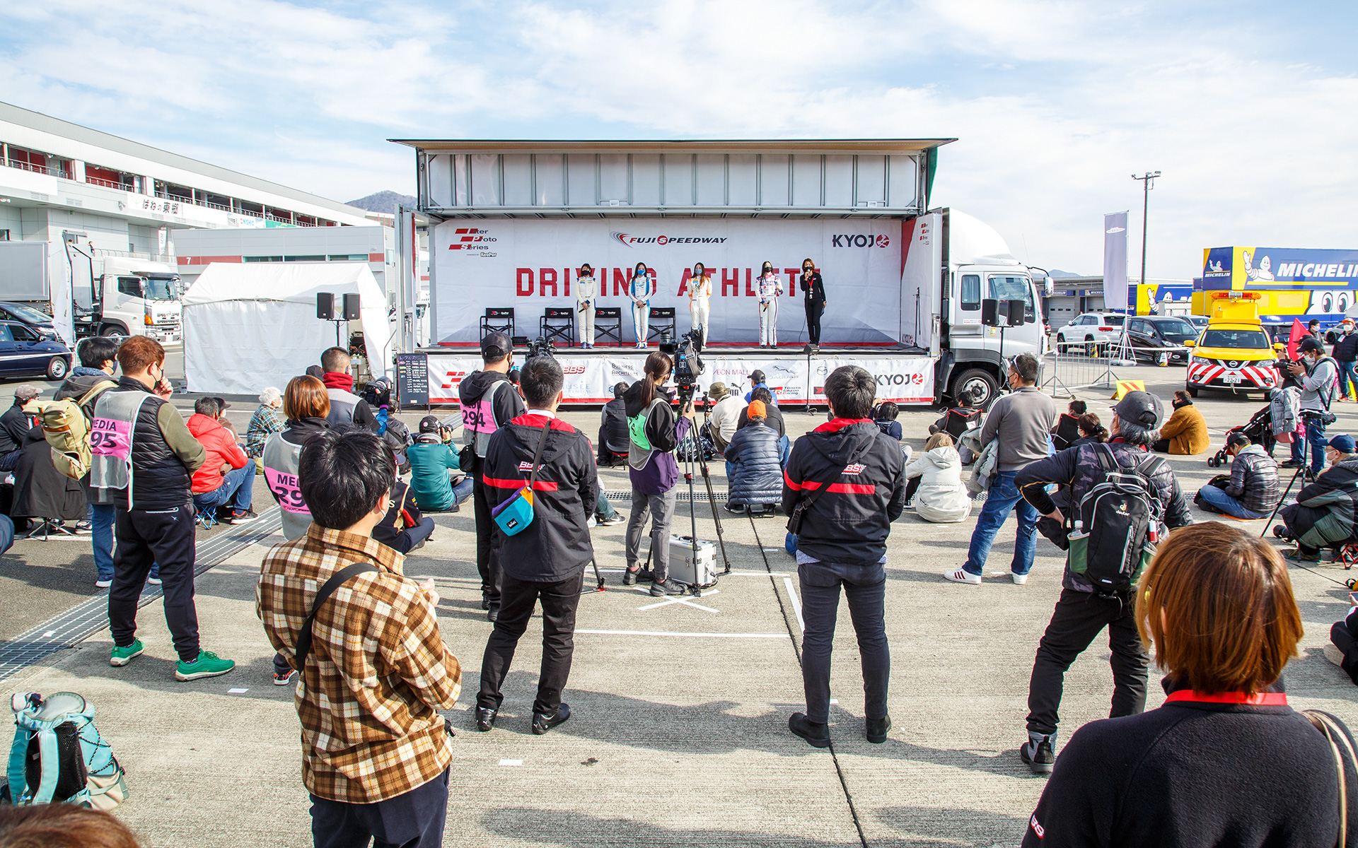 トークステージなども開催