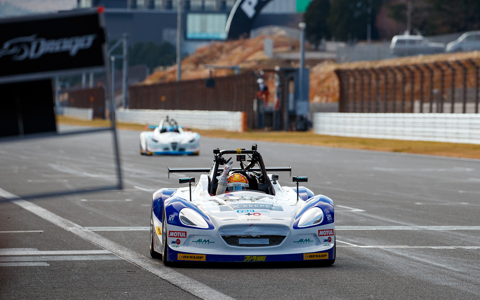 レースは37号車 Keeper VITAの翁長実希選手が優勝