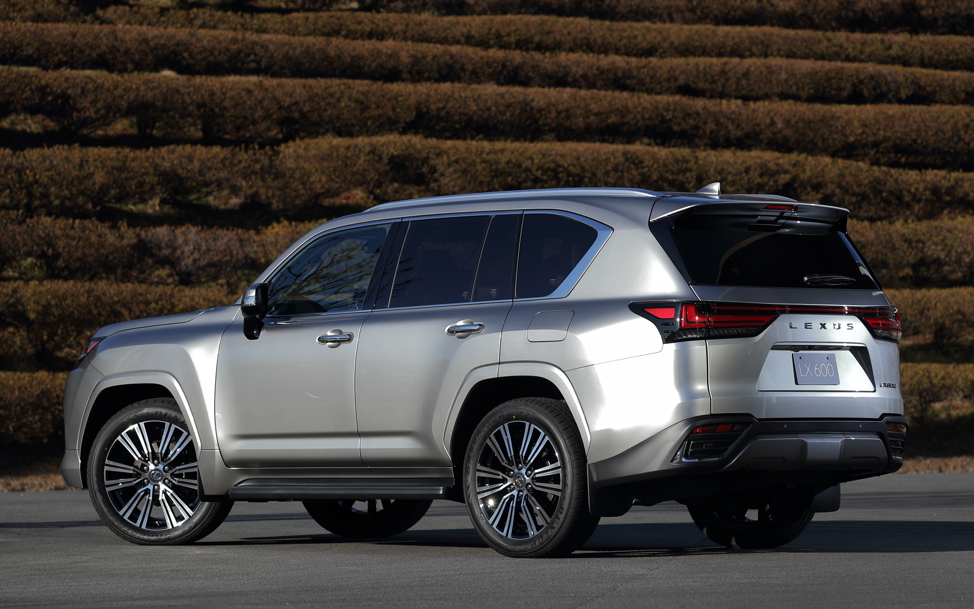 新型LX、基本となるグレードのLX600