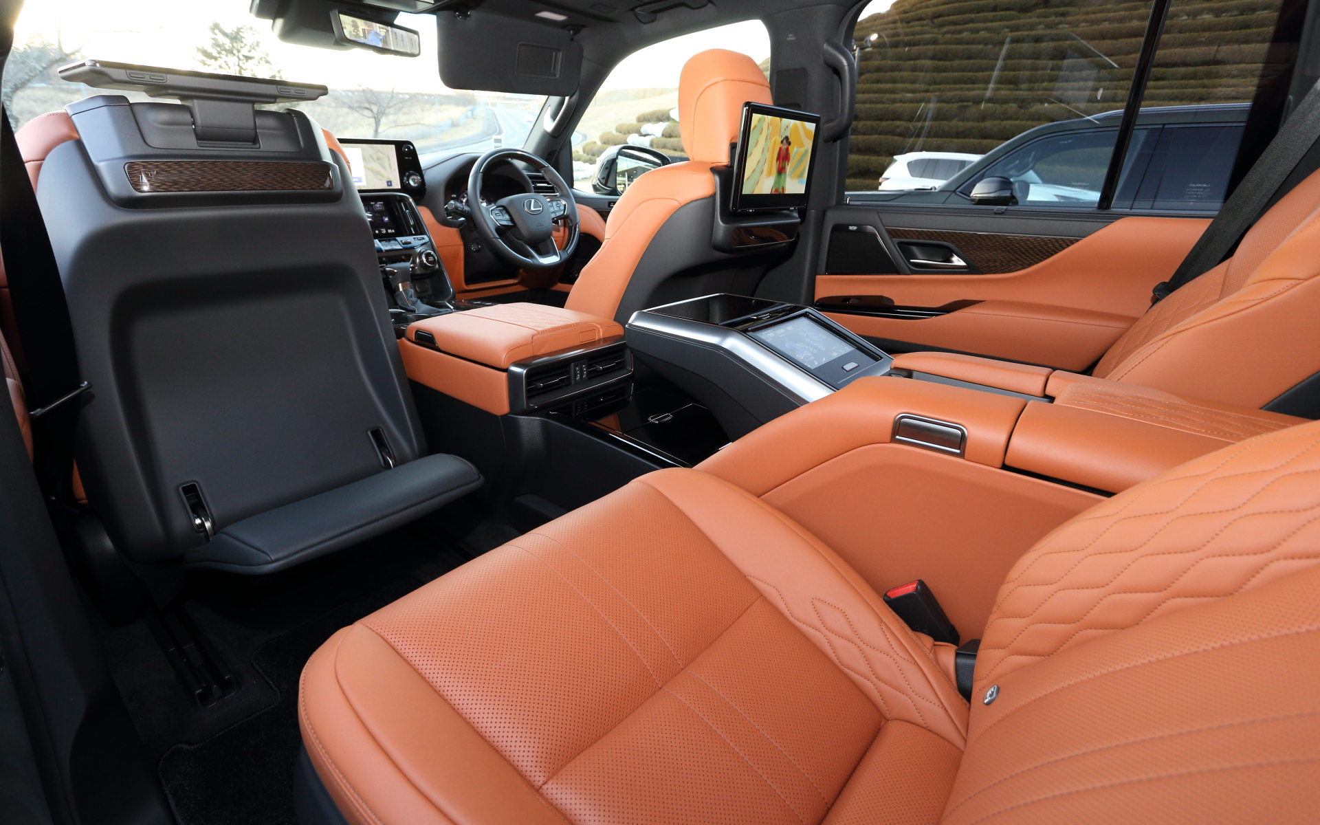 4座席独立のLX600“EXECUTIVE”