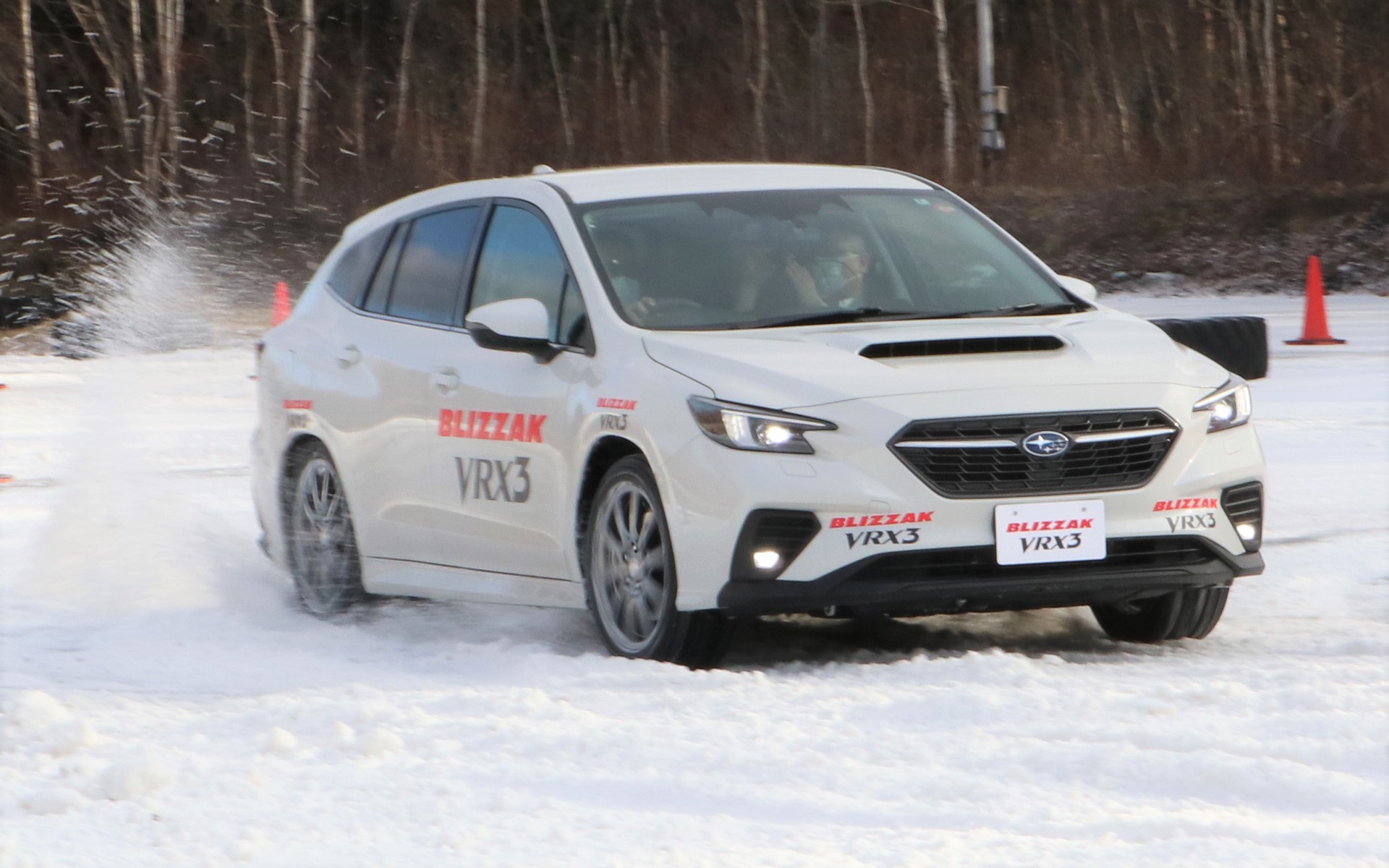 ブリヂストン スタッドレスの新製品「ブリザックVRX3」を新千歳モーターランドで雪上試乗