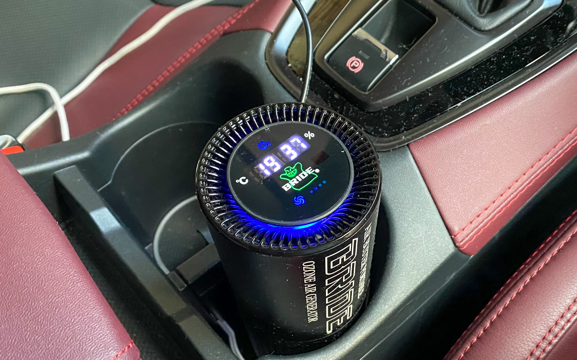 数人でクルマに乗って取材などに出掛ける機会が多いので、車内での感染症対策には気を遣っていましたが、すでに付着したウイルスにまで効果があるという「エアバスター・ポータブルBRIDEエディション」は頼もしい存在。即効性があるというのもうれしいですよね。余談ですが……と広報ご担当の方が教えてくれたのは、蚊などの害虫も寄ってこなくなるという意外な効果。蚊に刺されやすいことで悩んでいた私にはピッタリです