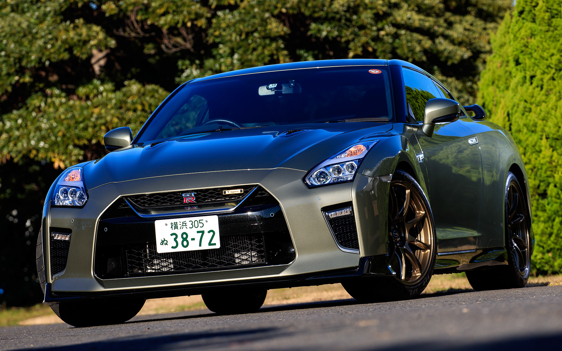 今回試乗したのは「Track edition engineered by NISMO T-spec」と合わせて100台限定の特別仕様車「Premium edition T-spec」（1590万4900円）で、ボディカラーはミレニアムジェイド。ボディサイズは4710×1895×1370mm（全長×全幅×全高）、ホイールベースは2780mm。車両重量は1760kg