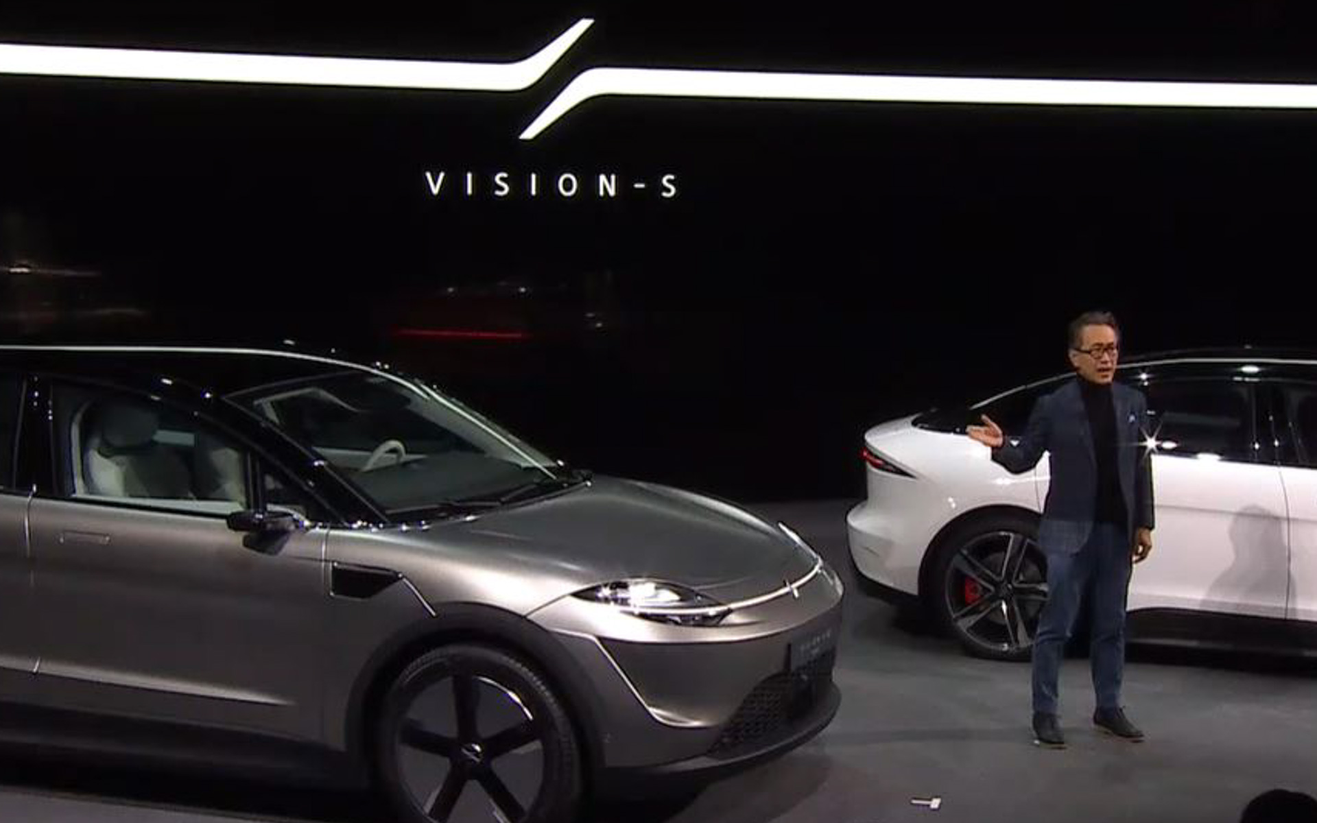 ソニーグループ会長兼社長 CEOの吉田憲一郎氏とバッテリEV「VISION-S」