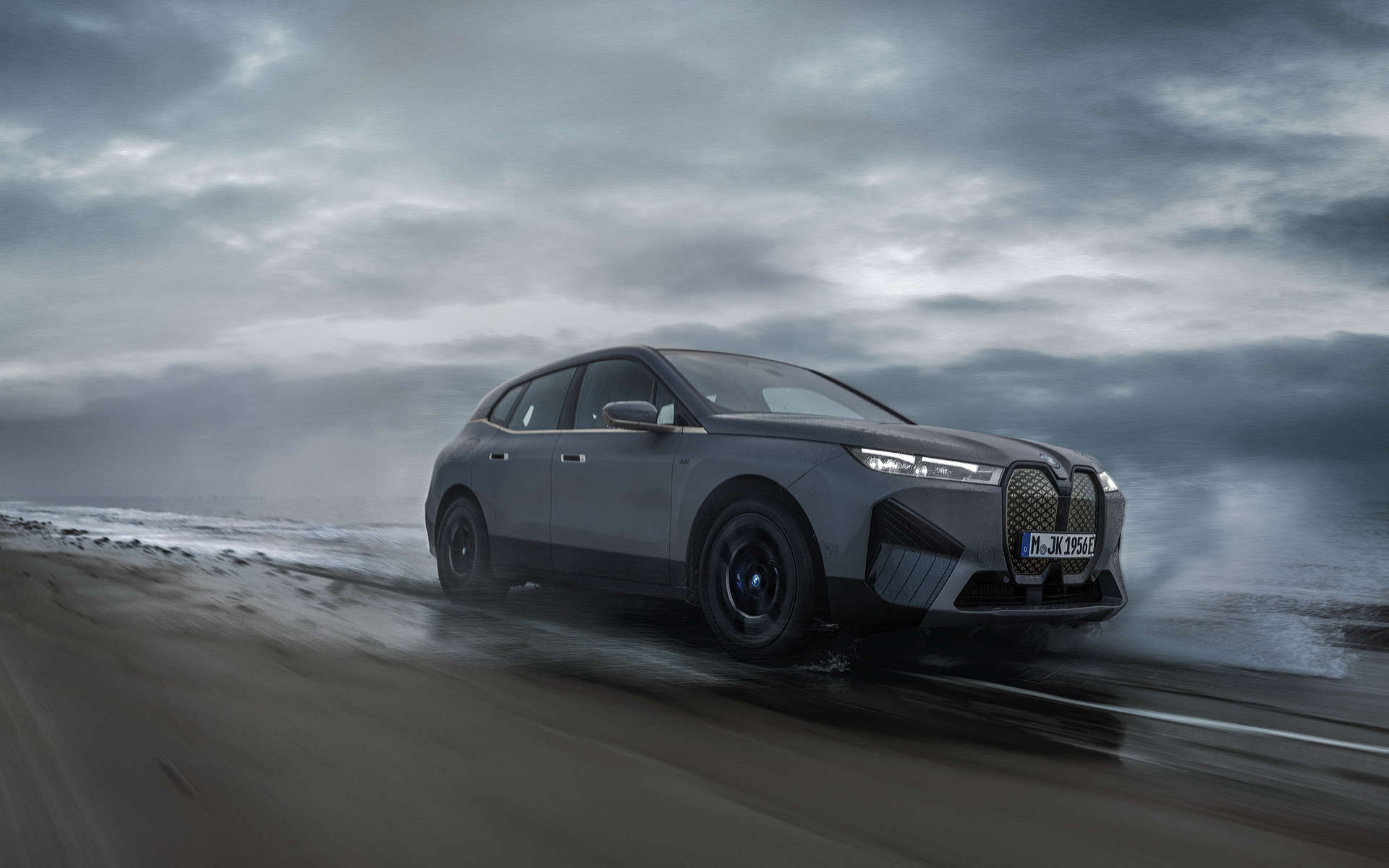 「iX」の新しいバリエーションとなる「iX M60」を発表