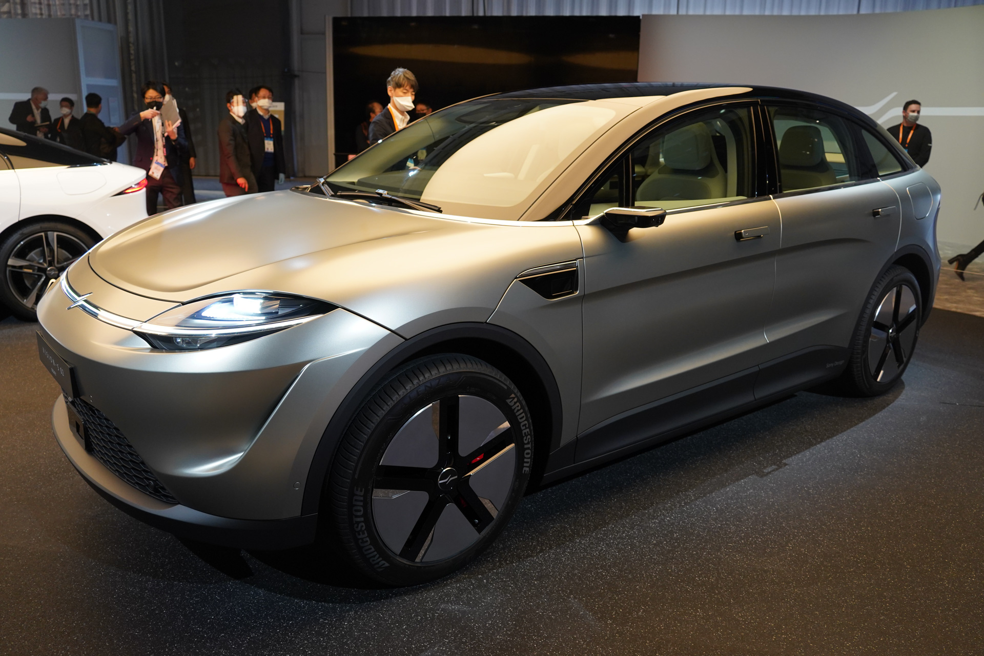 CES 2022の会場に展示されたソニーのバッテリEV試作車両「VISION-S 02」