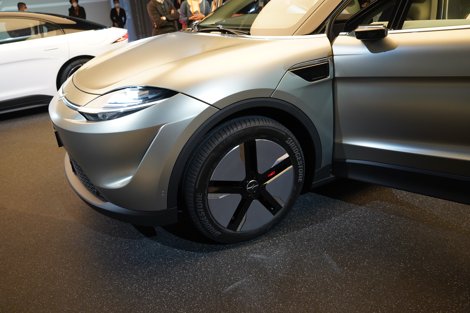 フロントサイドには、LiDARの取り付け部分も見られる