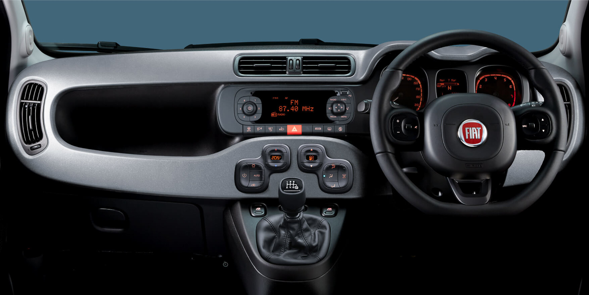 トランスミッションは6速MTのみの設定で、搭載するエンジンは最高出力63kW（85PS）/5500rpm、最大トルク145Nm/1900rpmを発生。なお、ECOスイッチON時は最高出力57kW（77PS）/5500rpm、最大トルク100Nm/2000rpmに自動的に抑えられる