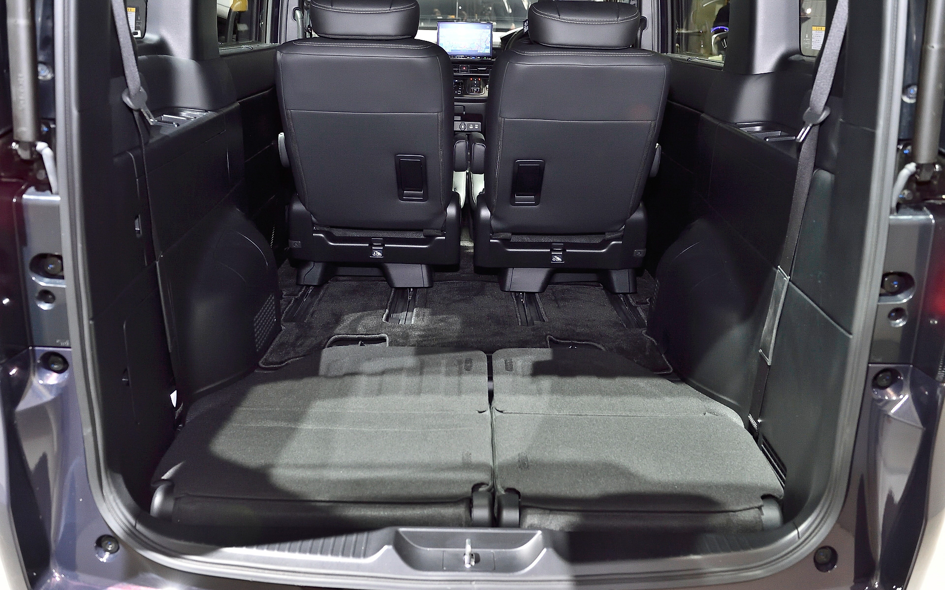 3列目シートを両方収納した状態。2列目シートは中央