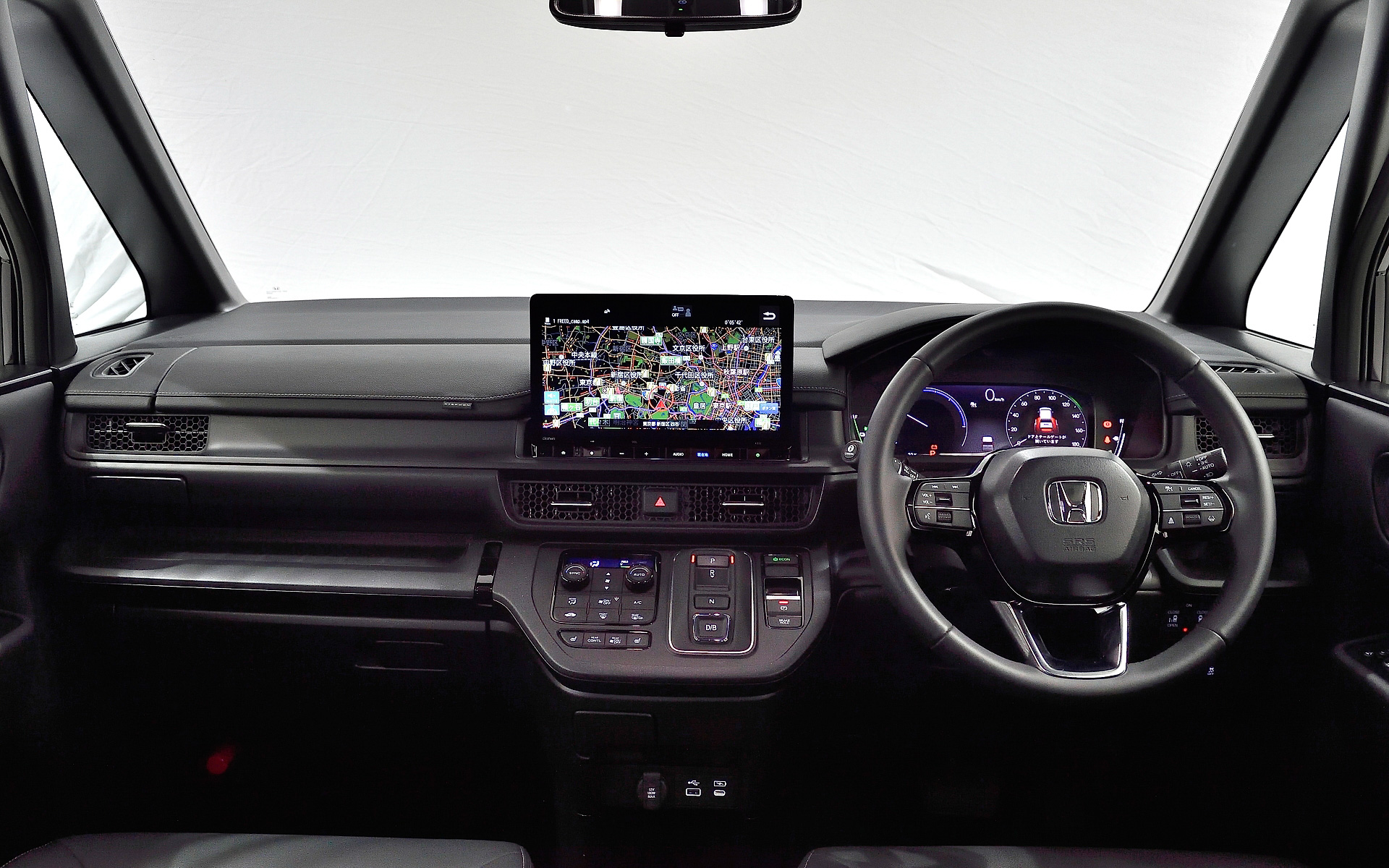 コクピットをはじめ、クルマ全体が水平基調となっている