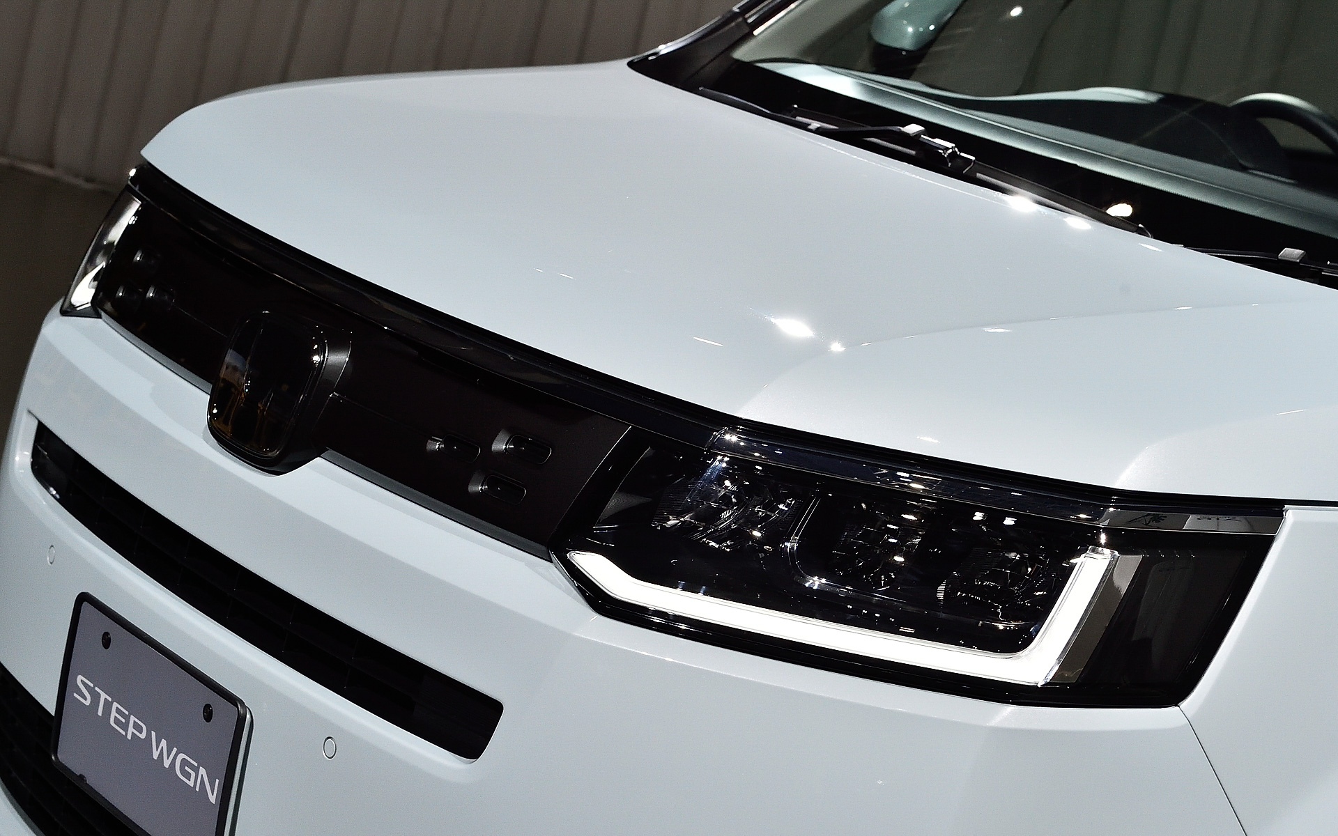 シンプルなフロントグリルまわり