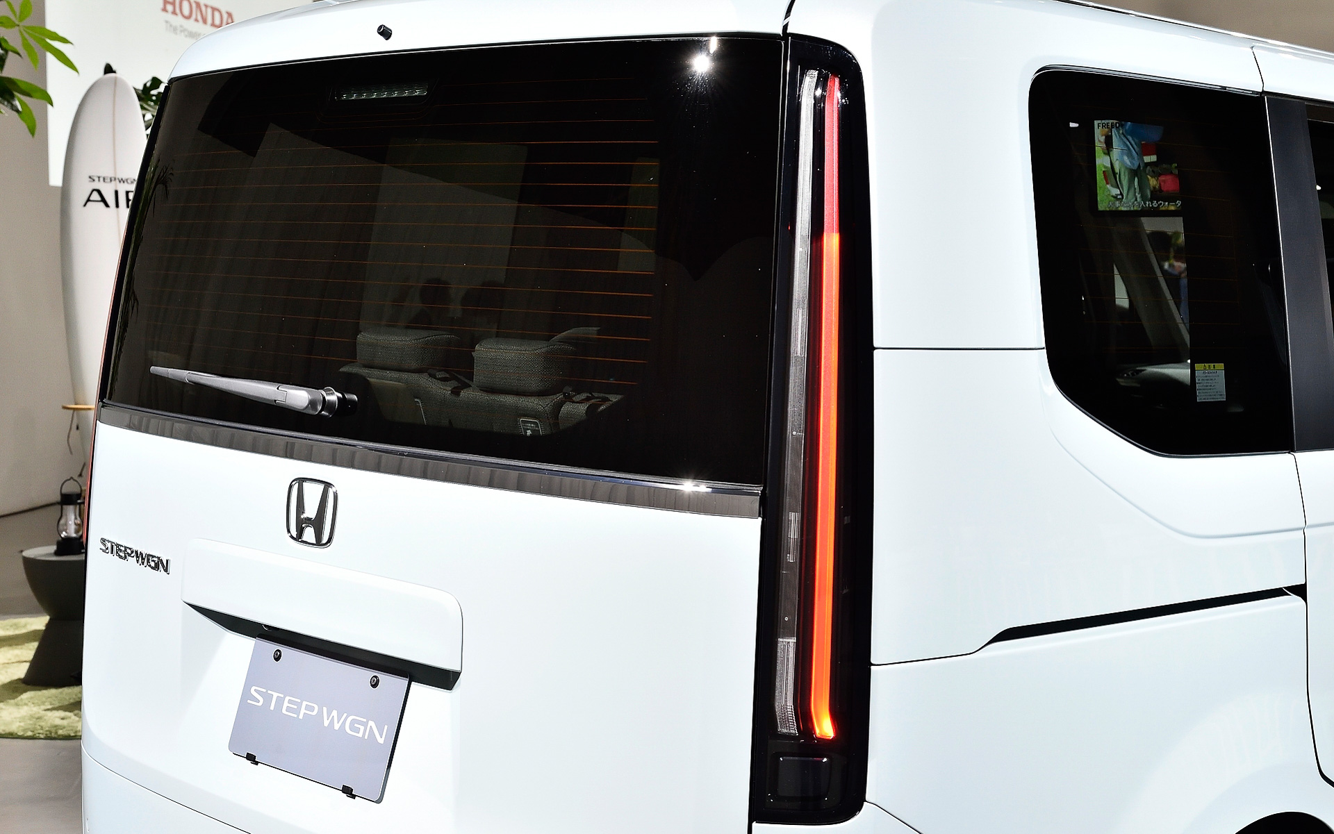 縦長のリアポジション灯