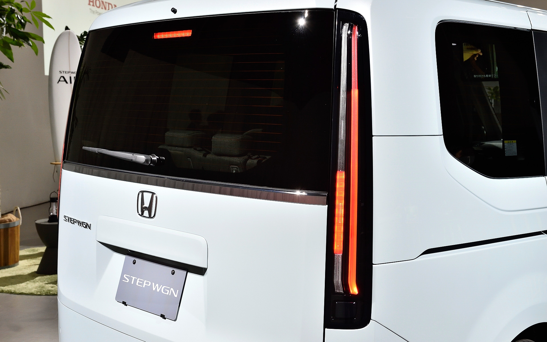 ブレーキは下段とハイマウントが点灯