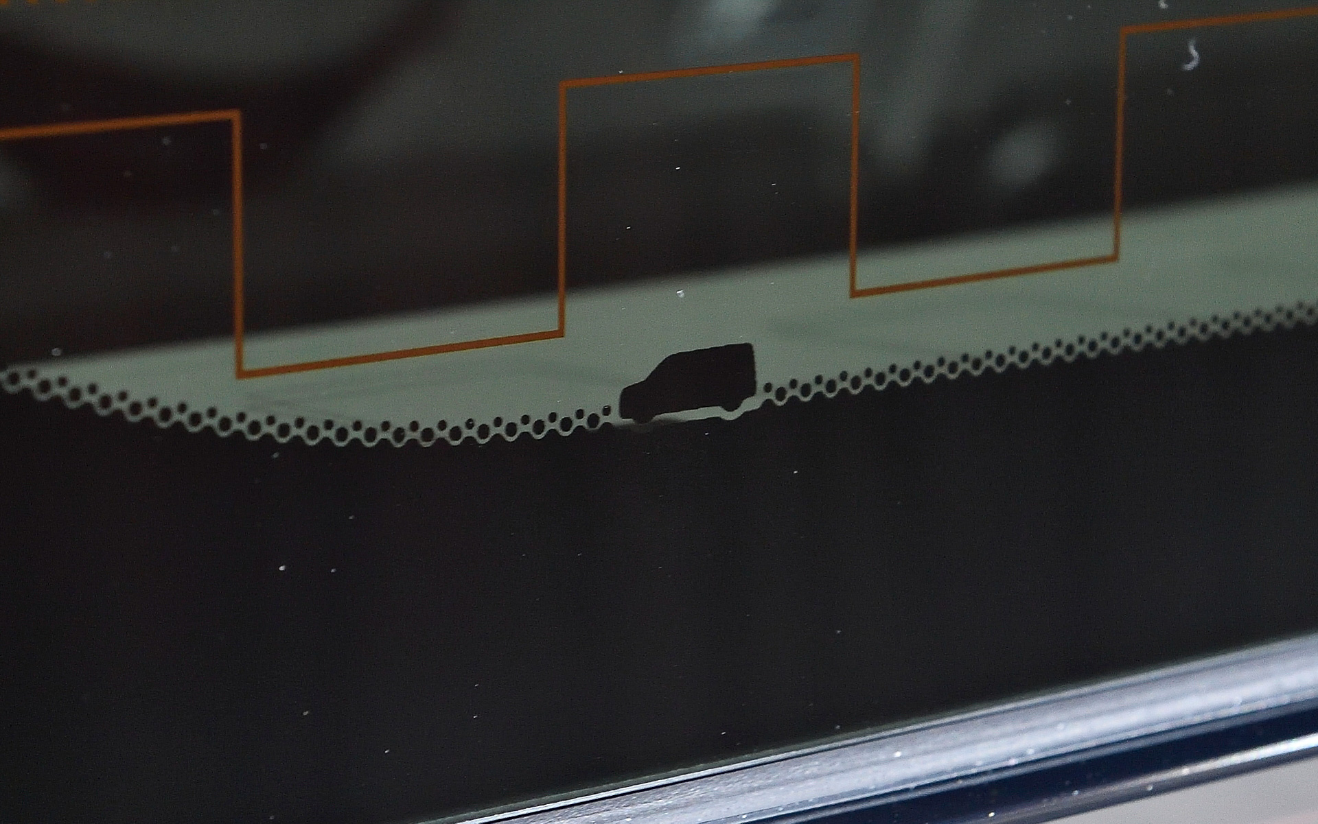 リアウインドウの隅にこっそりと潜んでいる「隠れステップワゴン」。実はこの「隠れステップワゴン」は、この他にも複数か所に隠されている。これは買った人だけのお楽しみ