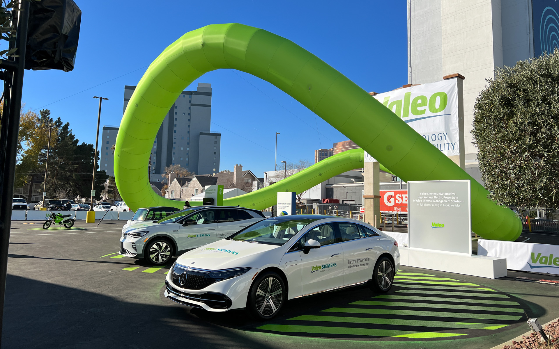 ヴァレオブース、メルセデスベンツ「EQS」など展示