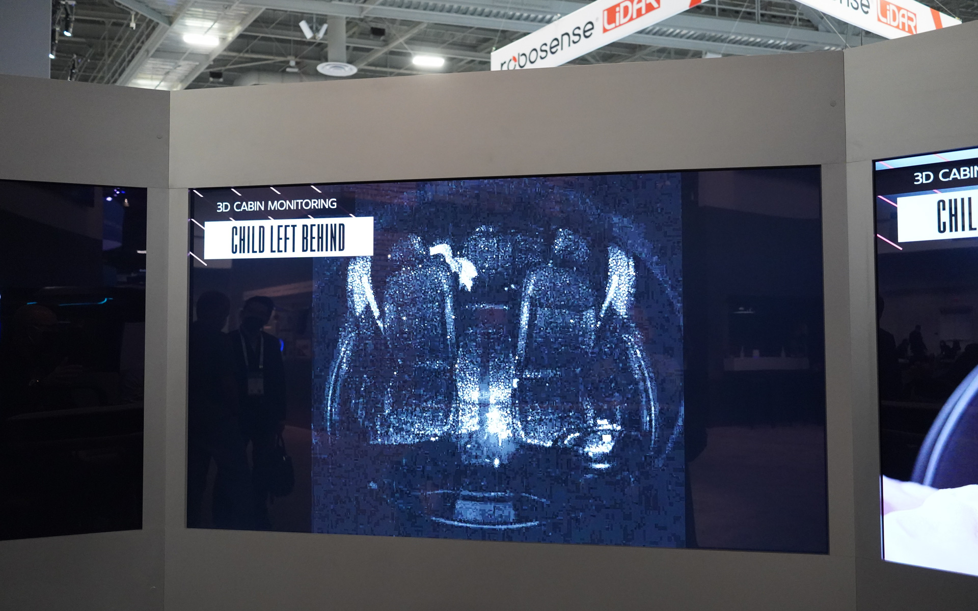 奥行きが分かる「深度センサー」も備えているので後席の子供の動きもチェックできる