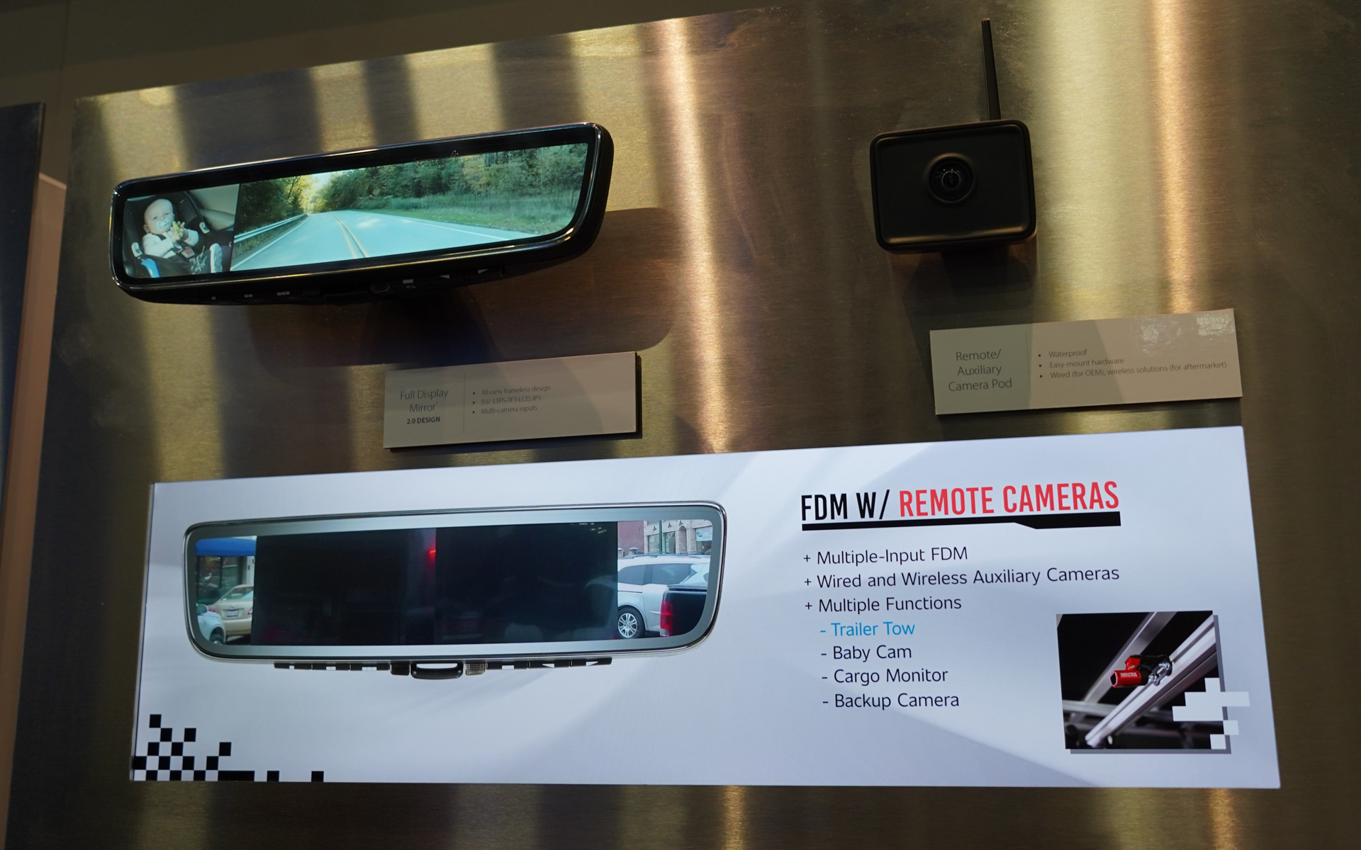 一般的なバックカメラの映像を出力するFDM、最近では普及価格帯車両にもオプションとして用意されている