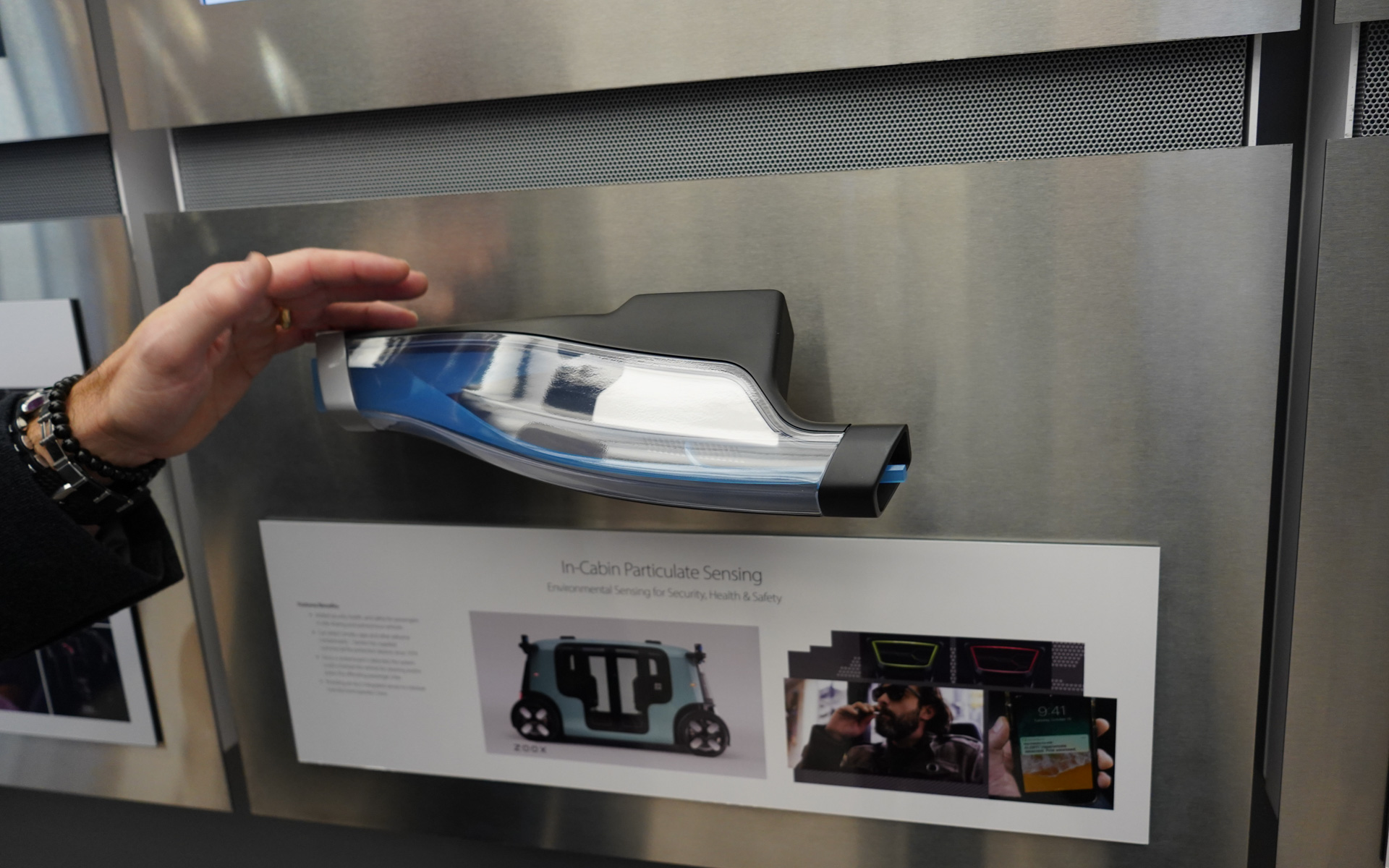 買収したイスラエルスタートアップ企業が開発した臭いを検知するセンサー。さまざまな応用例が想定できる