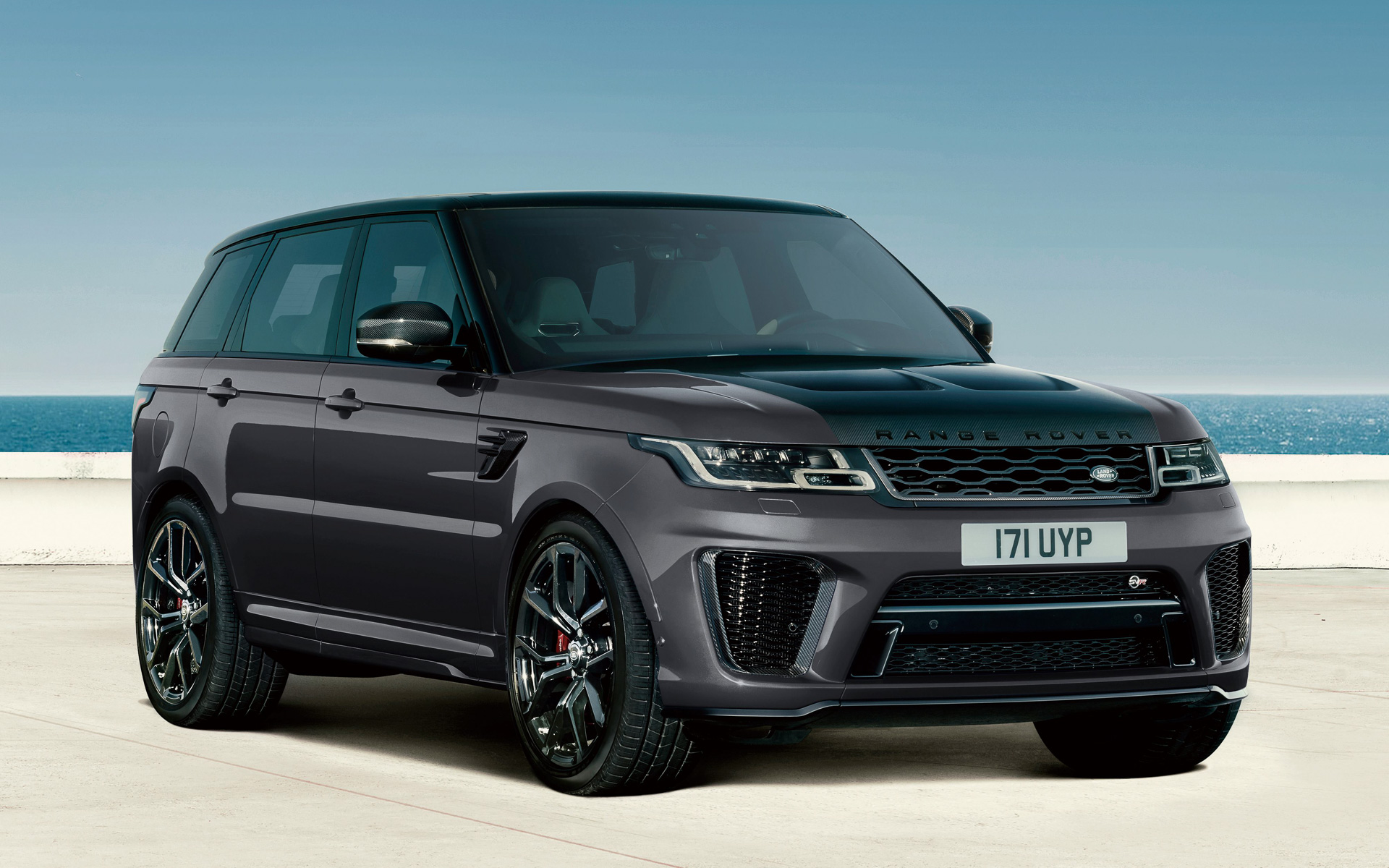 特別仕様車レンジローバースポーツ SVR カーボン＋（ボディカラー：アメジストグレイパープル）