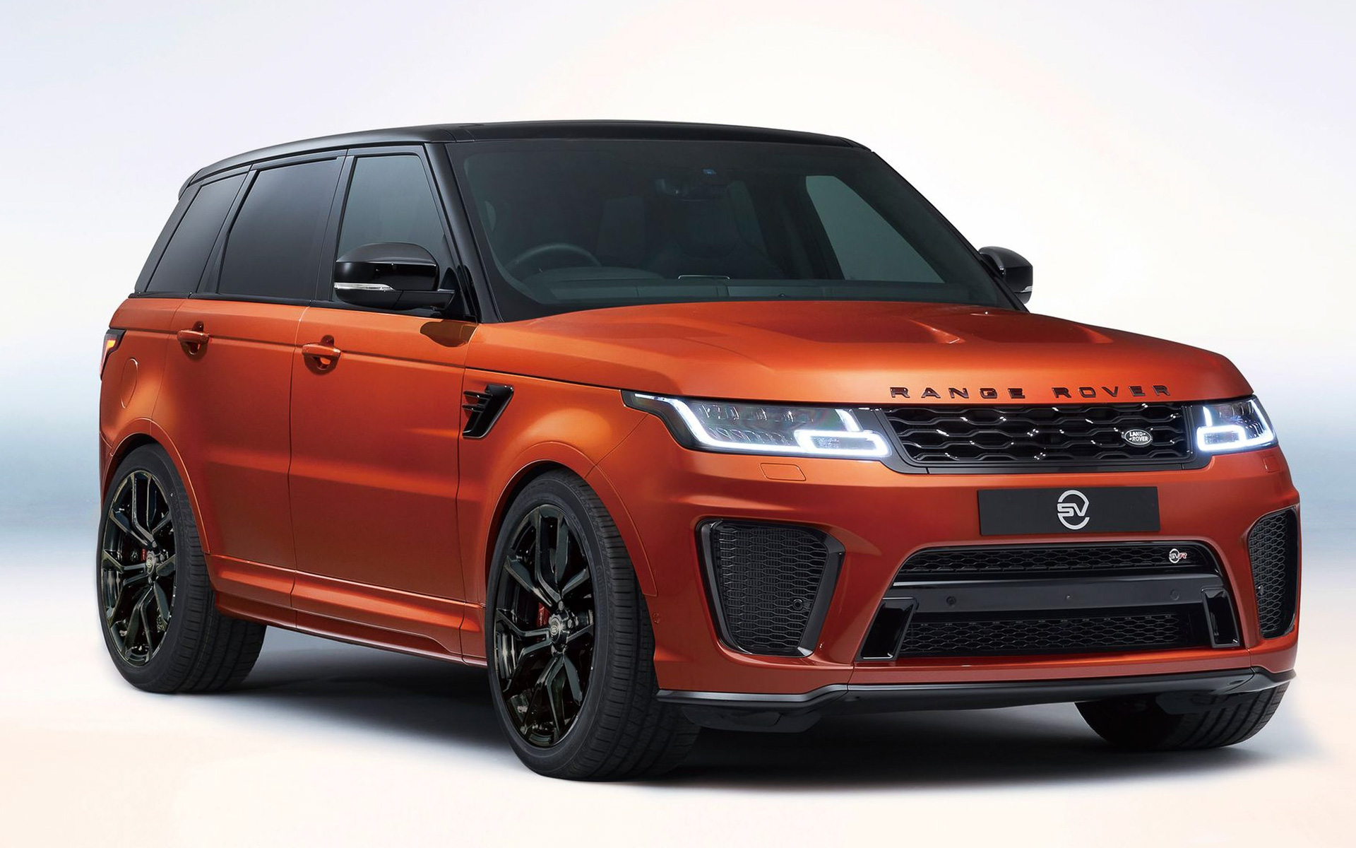 特別仕様車レンジローバースポーツ SVR ジャパン SV エディション（ボディカラー：ロランジュ）