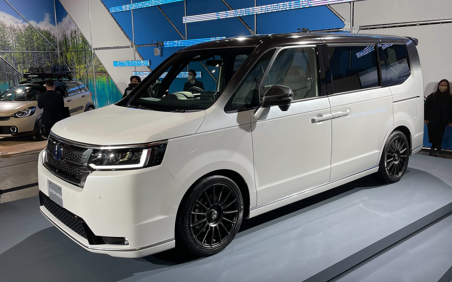 新型ステップワゴンのカスタムモデル「ステップワゴン e:HEV SPADA Concept」