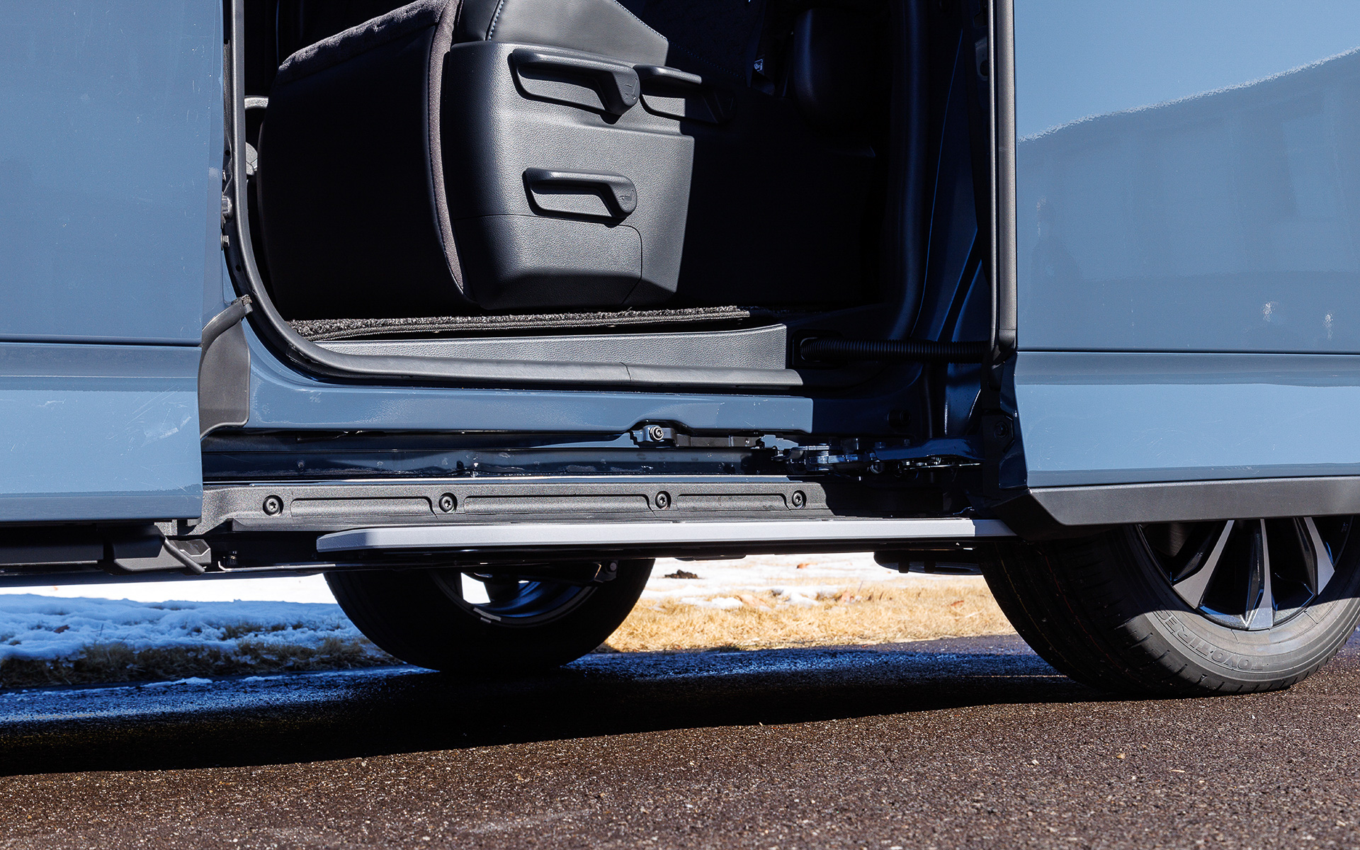 機械式のため構造がスッキリ。価格も抑えられている