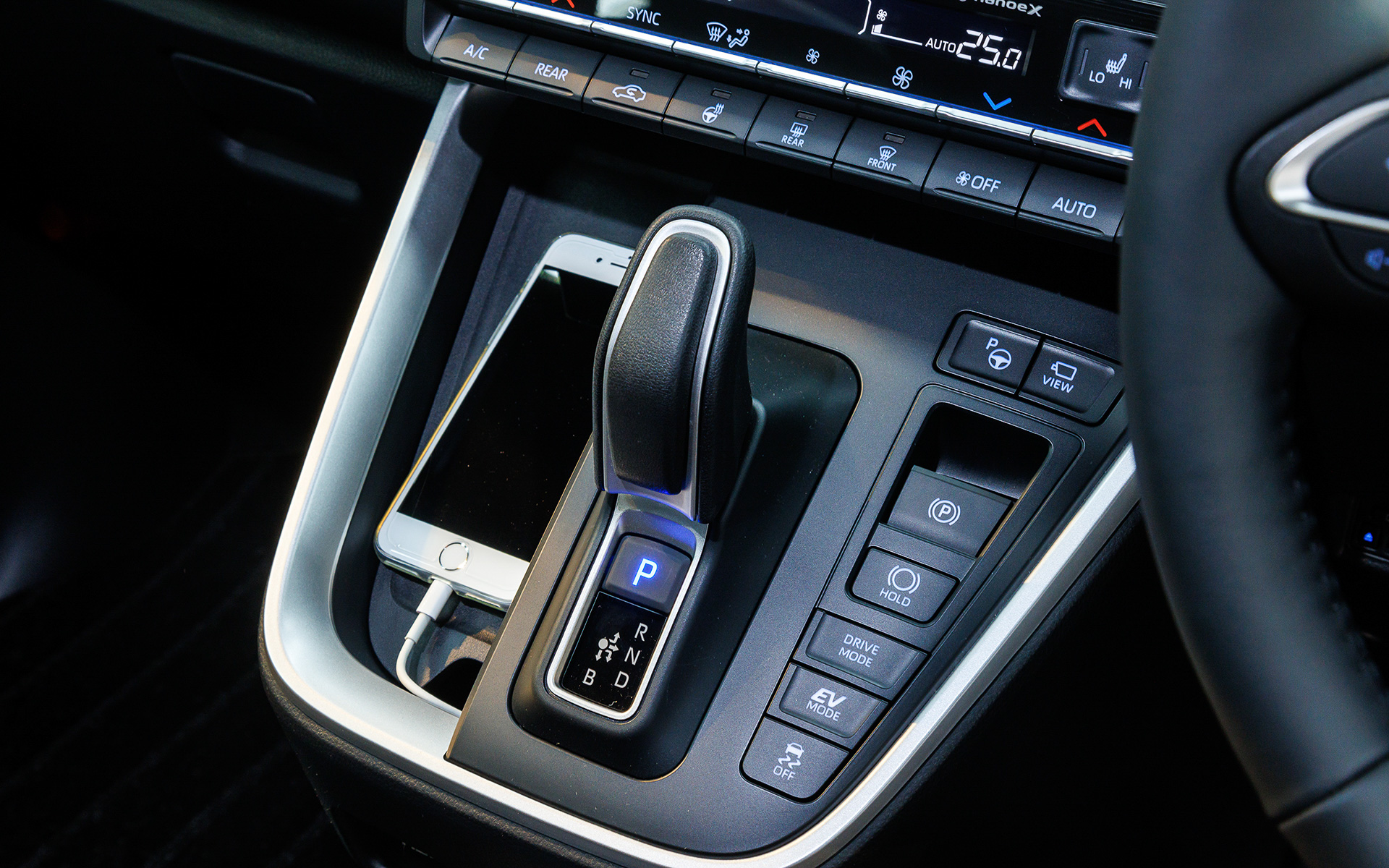 ハイブリッド車のシフトまわり