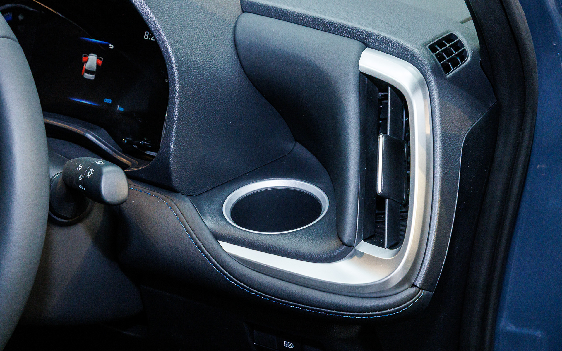 運転席側のカップホルダー