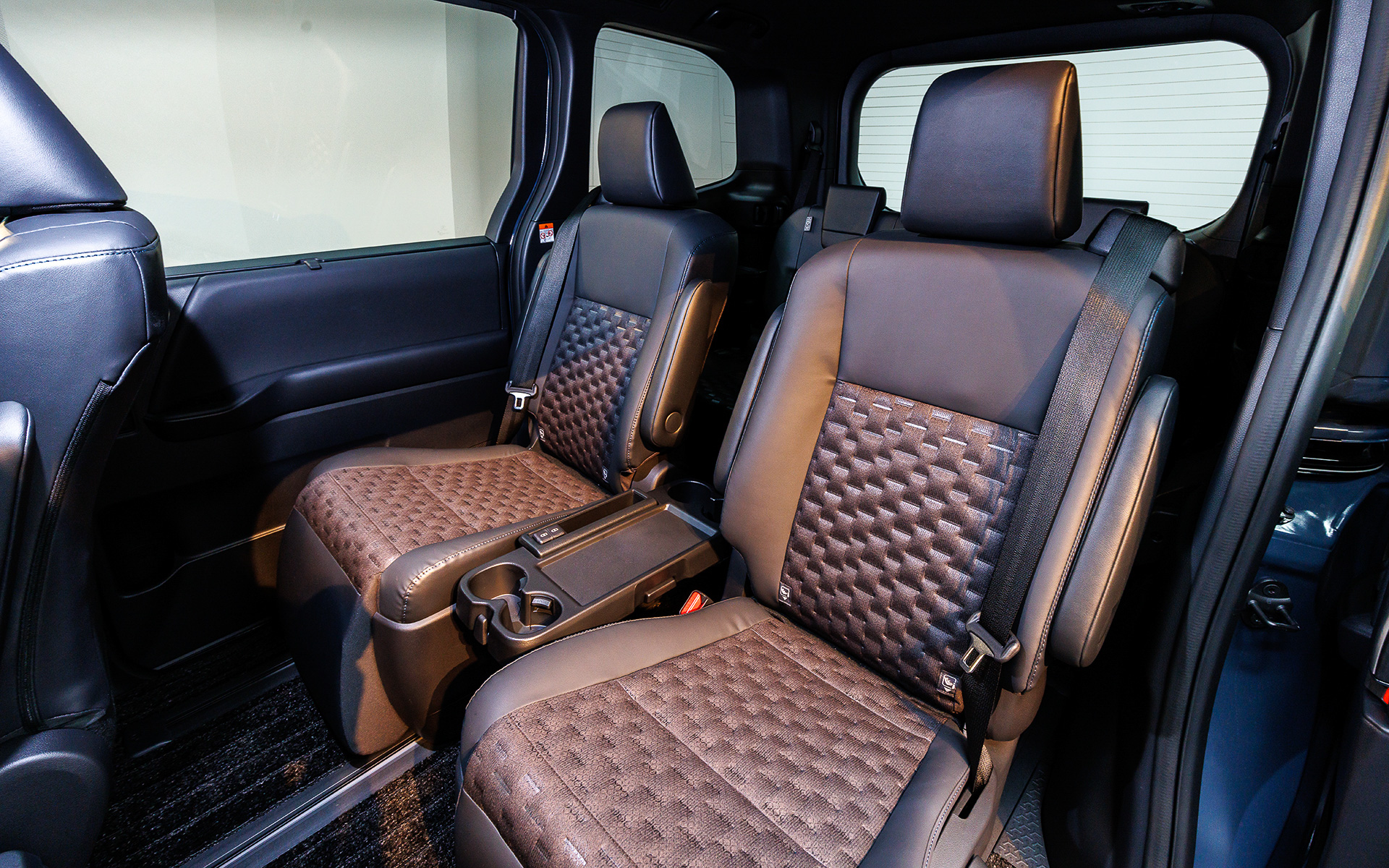 7人乗りの2列目はキャプテンシートを採用