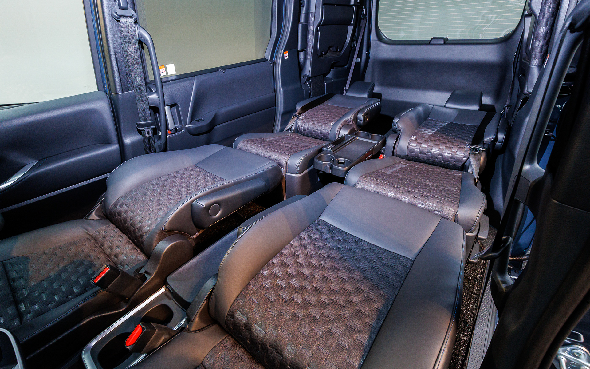 1＆2列目、2＆3列目でそれぞれフラット化が可能