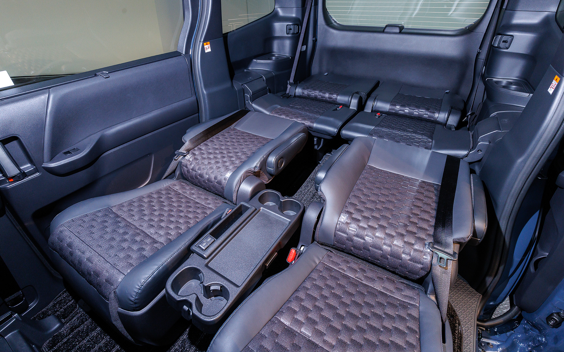 1＆2列目、2＆3列目でそれぞれフラット化が可能