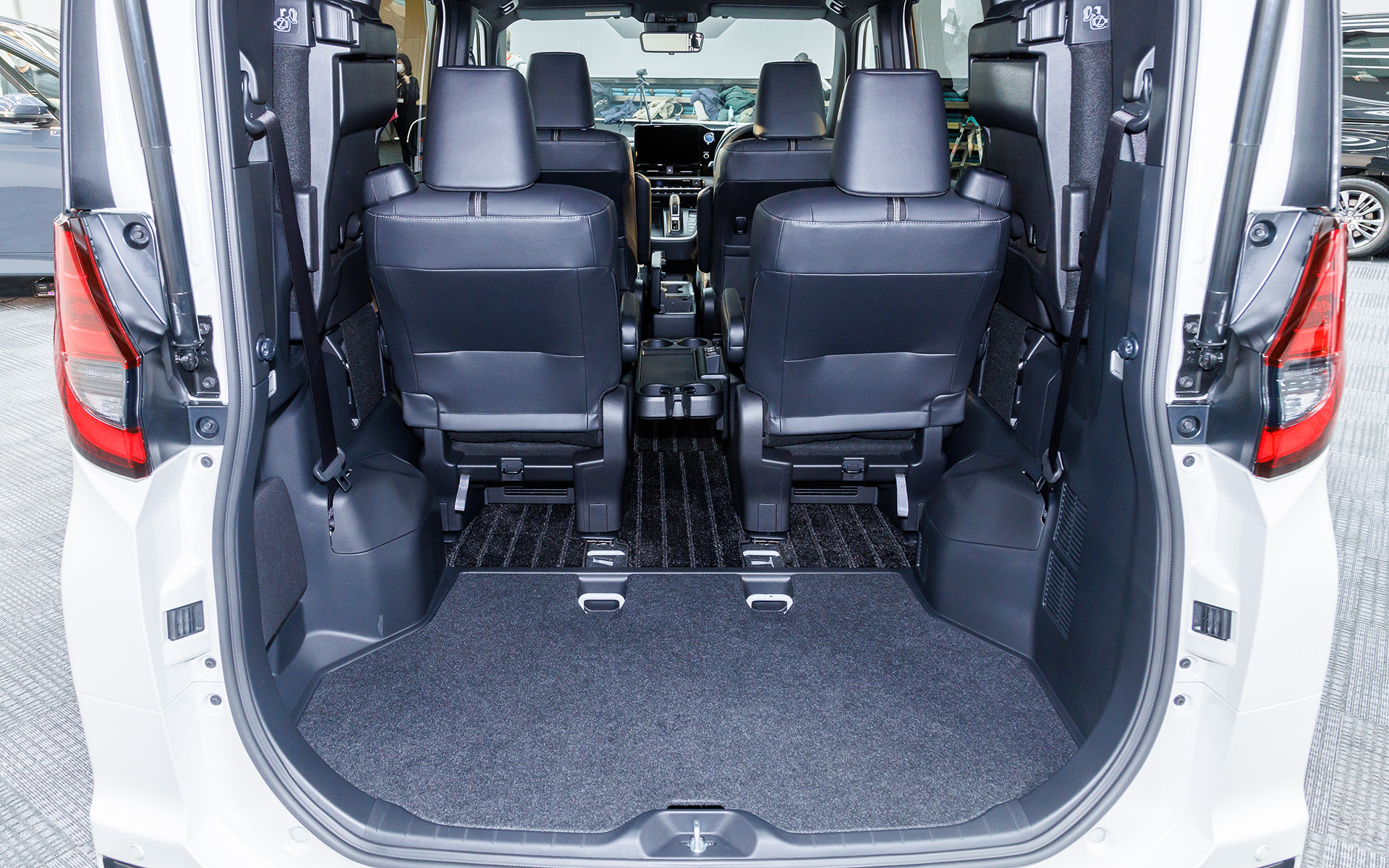 3列目収納＆2列目後方時