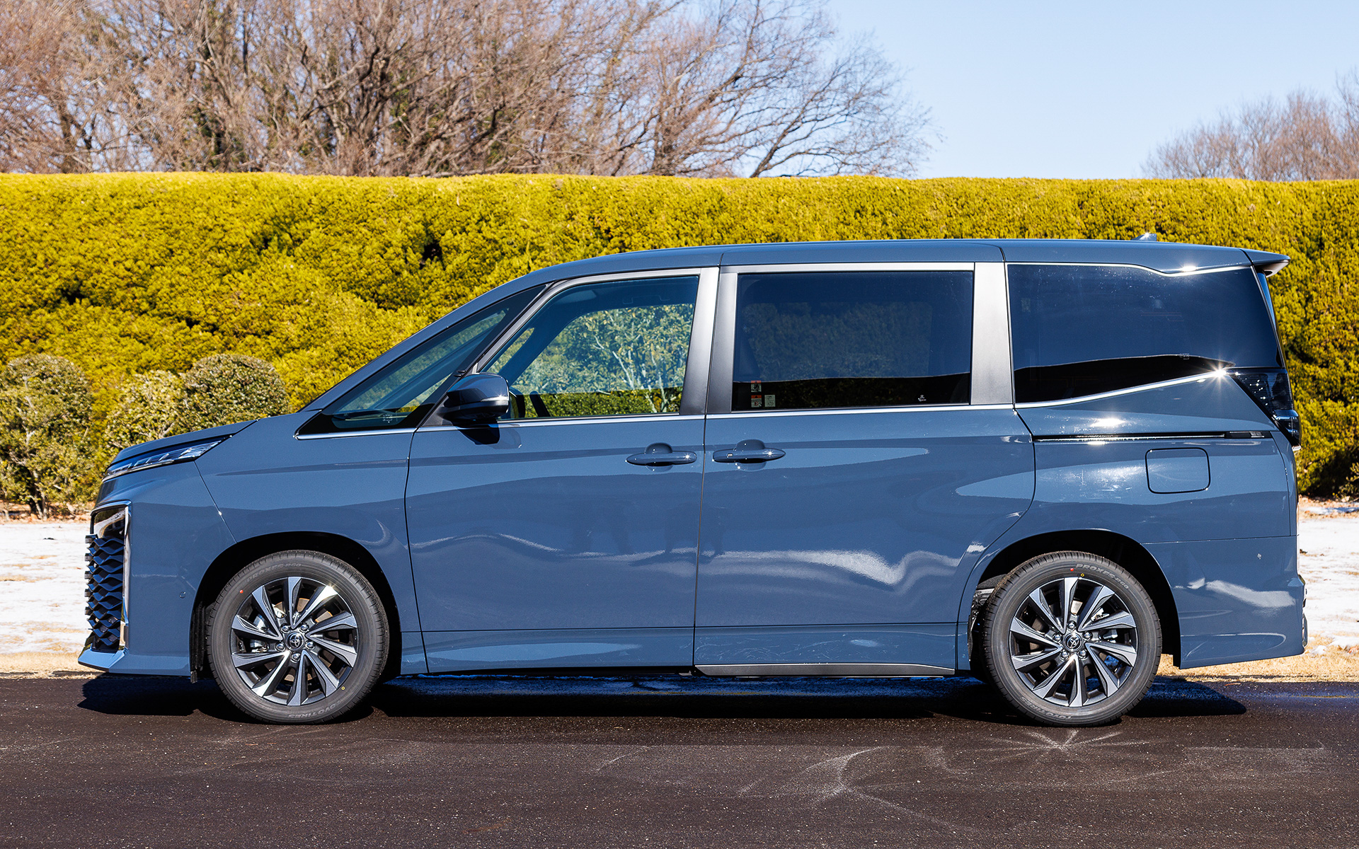 撮影車両はS-Z。ボディカラーはマッシブグレー