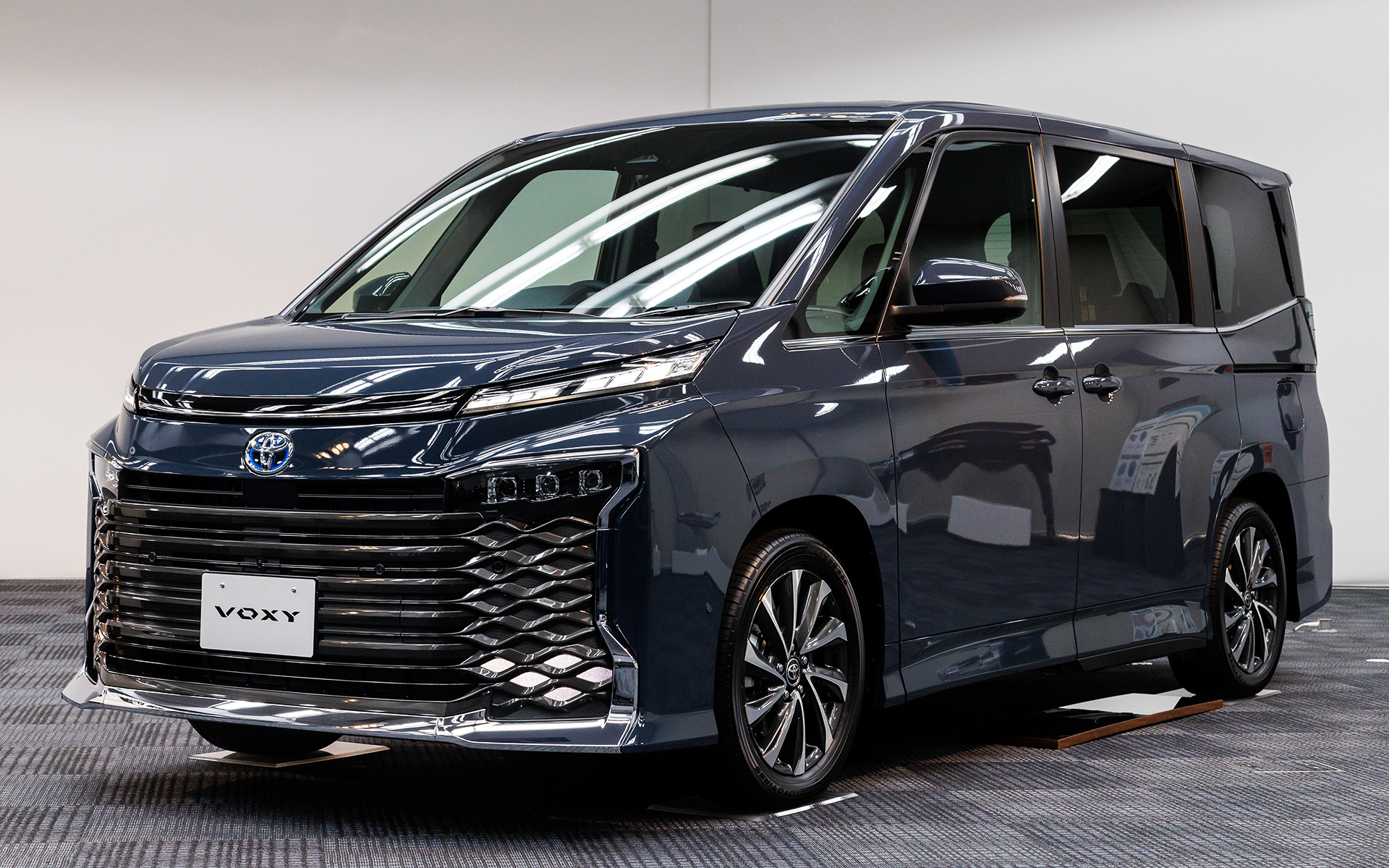 こちらもS-Z。ボディカラーはマッシブグレー