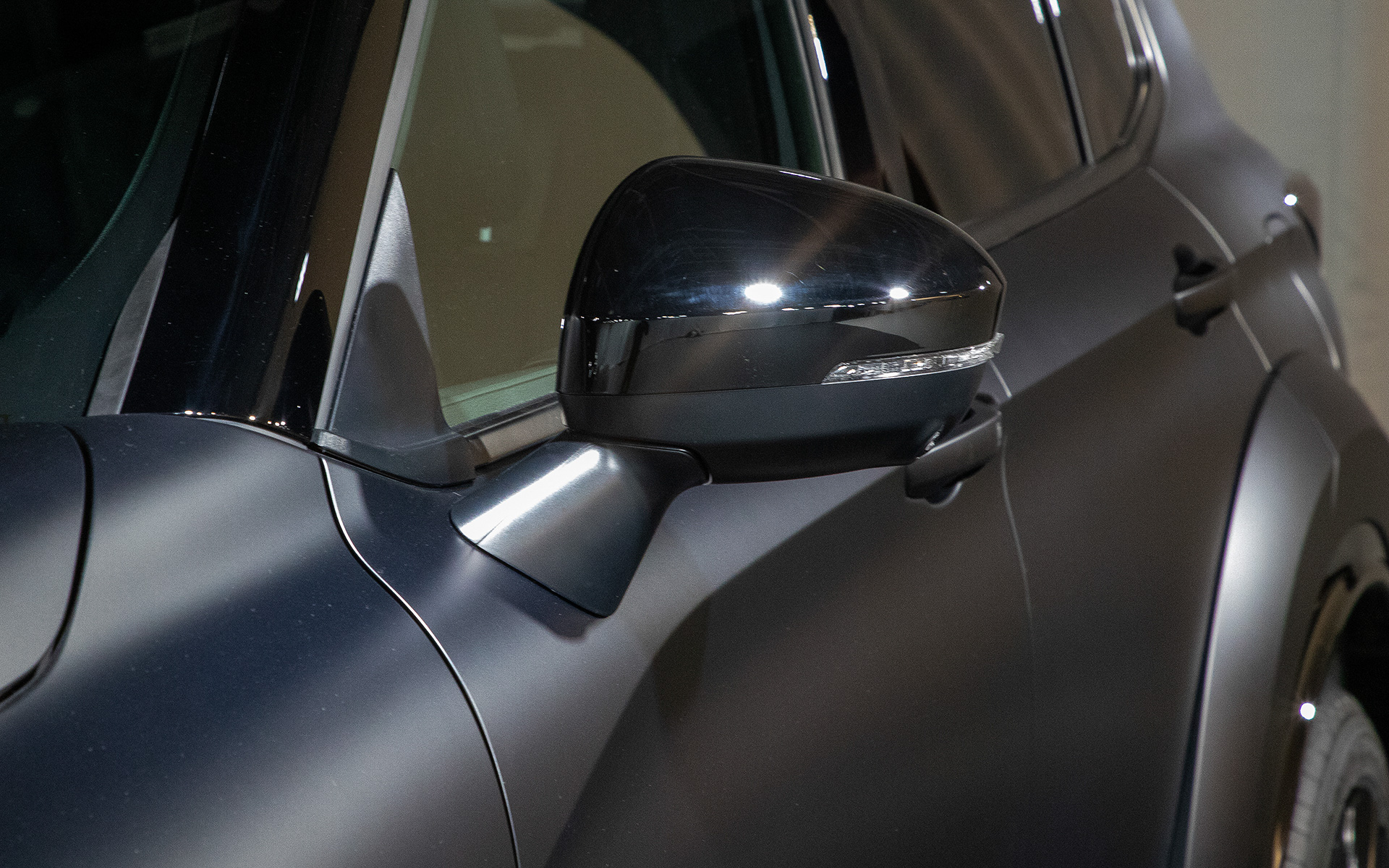 光沢処理のサイドミラー