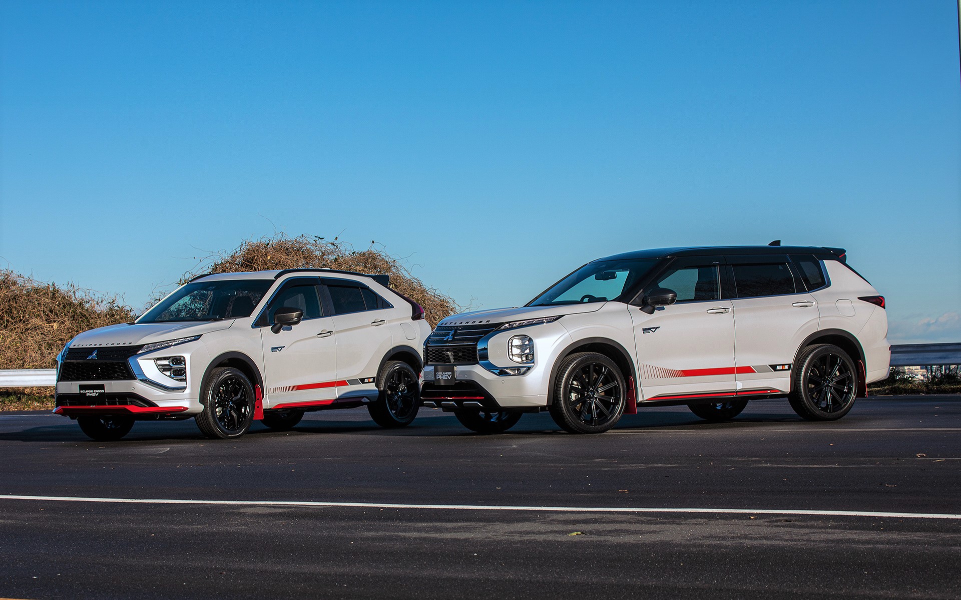 エクリプス クロス Ralliart Style（左）とアウトランダー Ralliart Style（右）