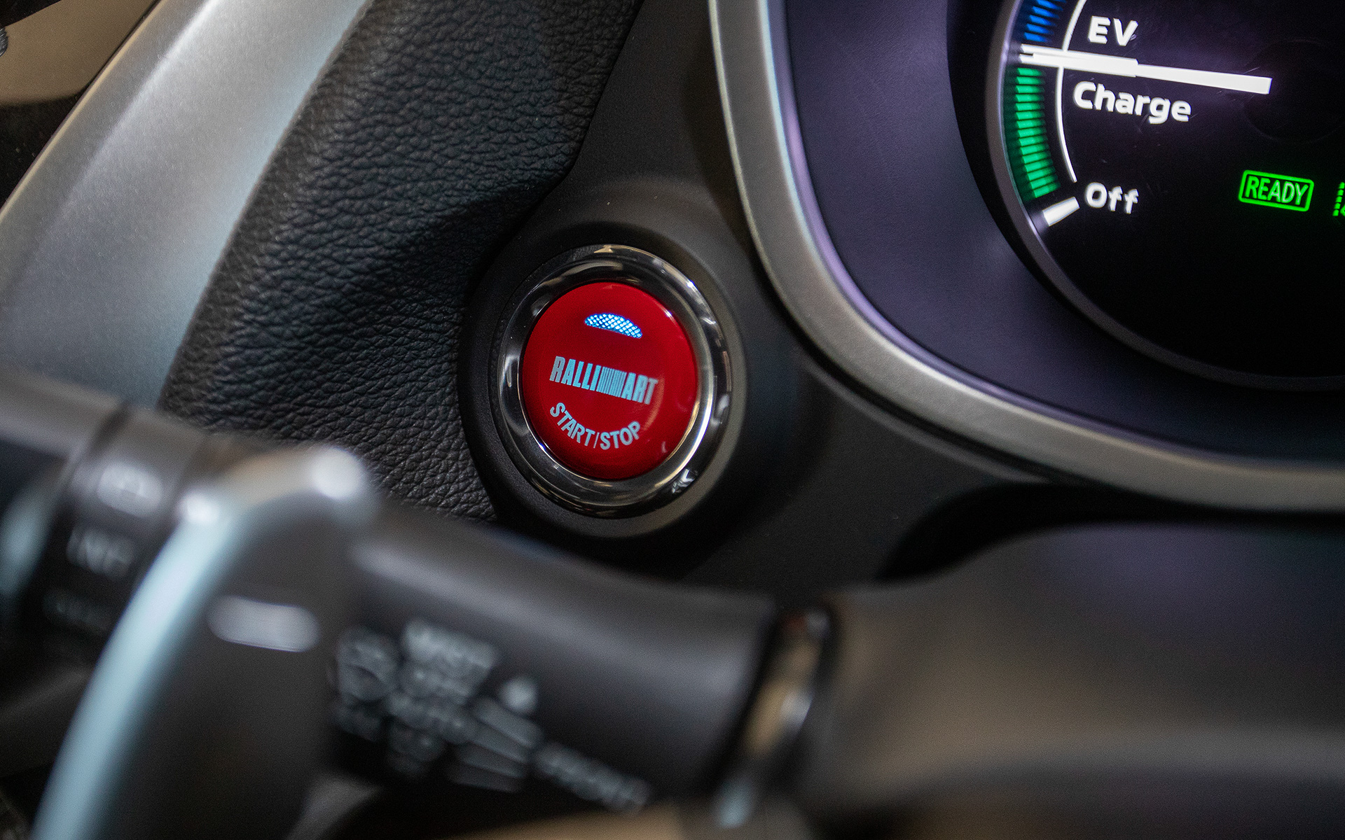 エンジンスイッチも参考出品