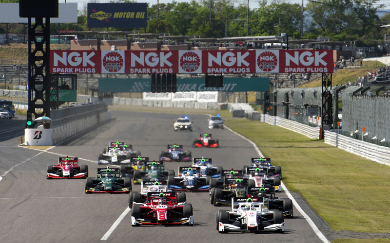 2021年の全日本スーパーフォーミュラ選手権スタートシーン