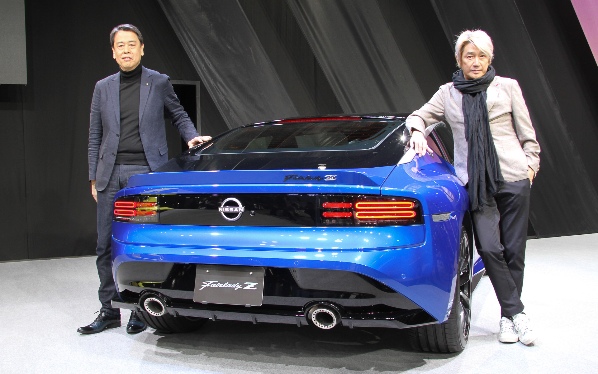 新型フェアレディZのデビューイベントに参加した、日産自動車株式会社 代表執行役社長兼最高経営責任者の内田誠氏（左）、KONDO RACING Team監督の近藤真彦氏（右）