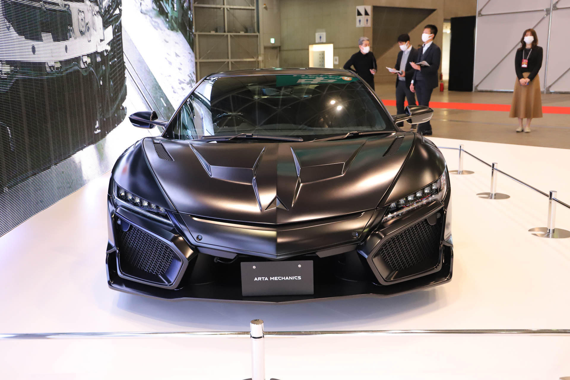 本田技研工業「NSX」をベースに、ハンドメイドで仕上げられるカスタムカーがリカヴェロ