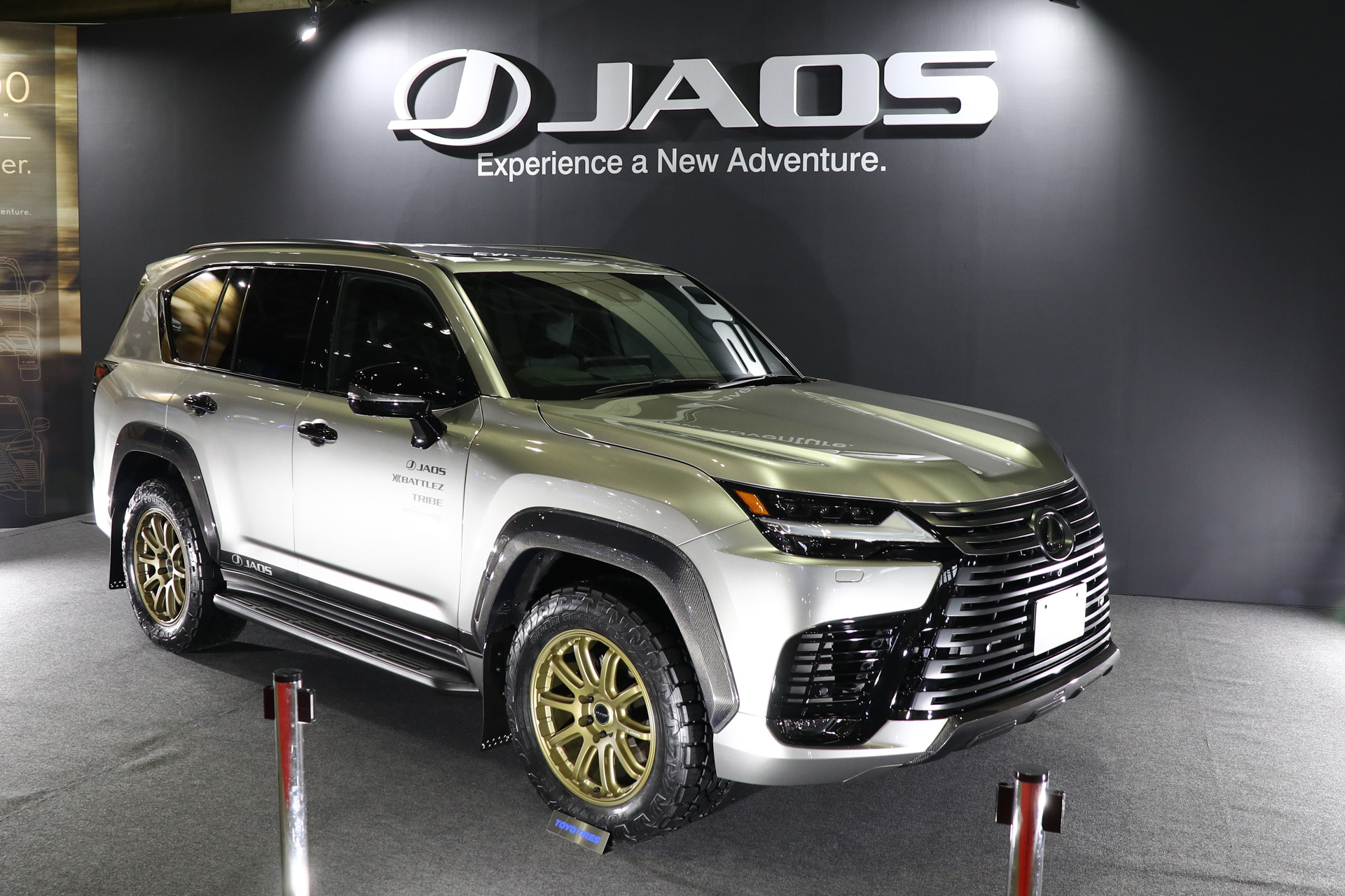 ジャオスのブースに展示された LX600“OFFROAD”JAOS ver.