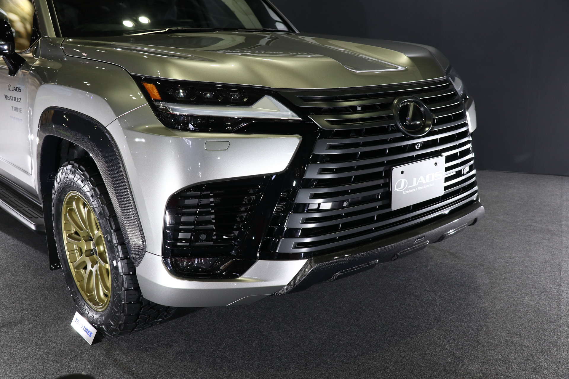 バンパー下にフロントスキッドプロテクターを付け、オーバーフェンダーを装着